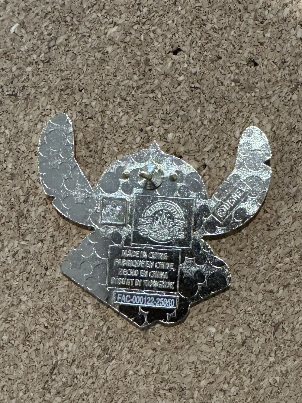 Folding Fan - Stitch - Hard Enamel, Metal pin collectible - Main Image 2