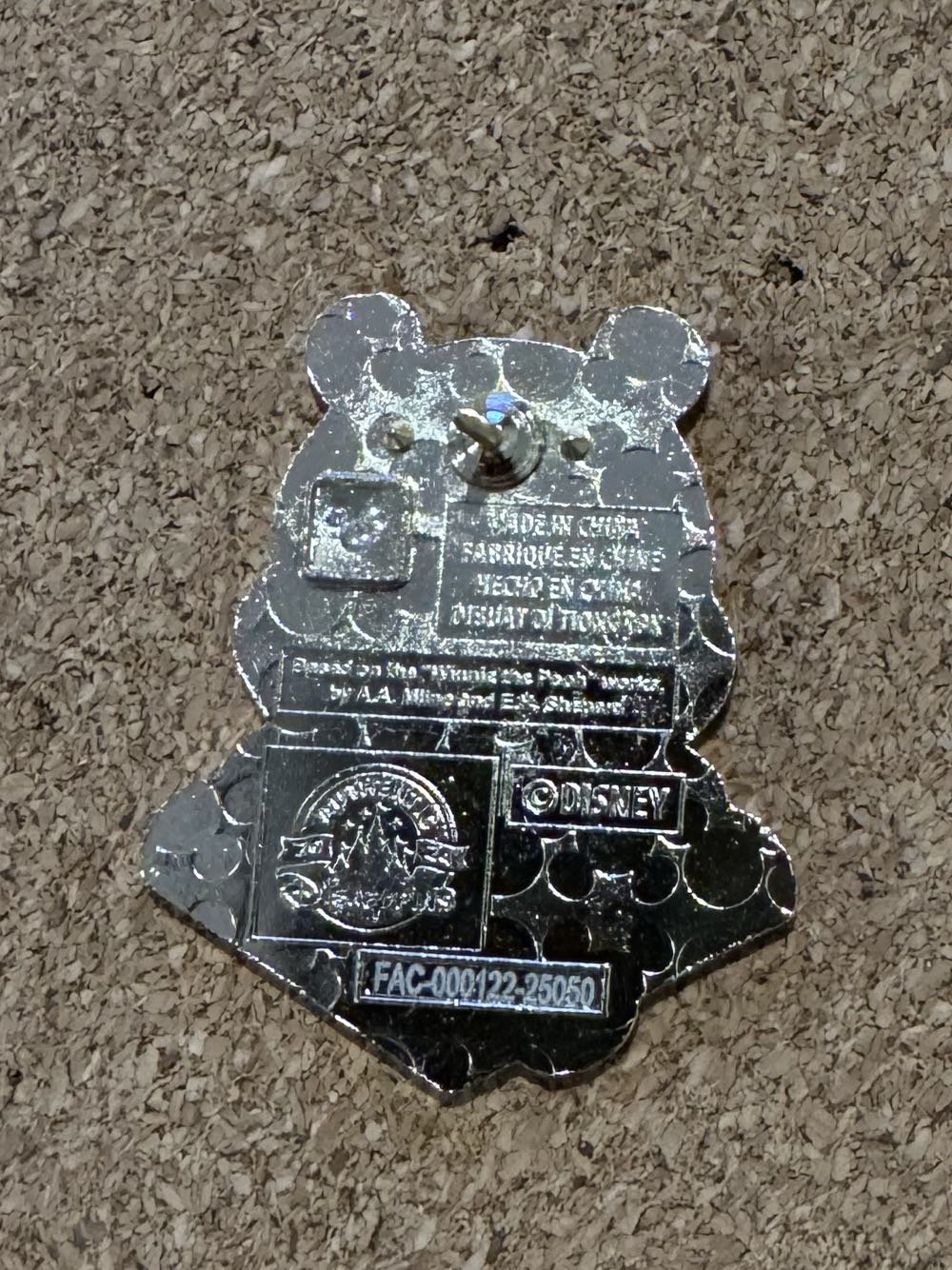 Folding Fan - Winnie the Pooh  pin collectible - Main Image 2