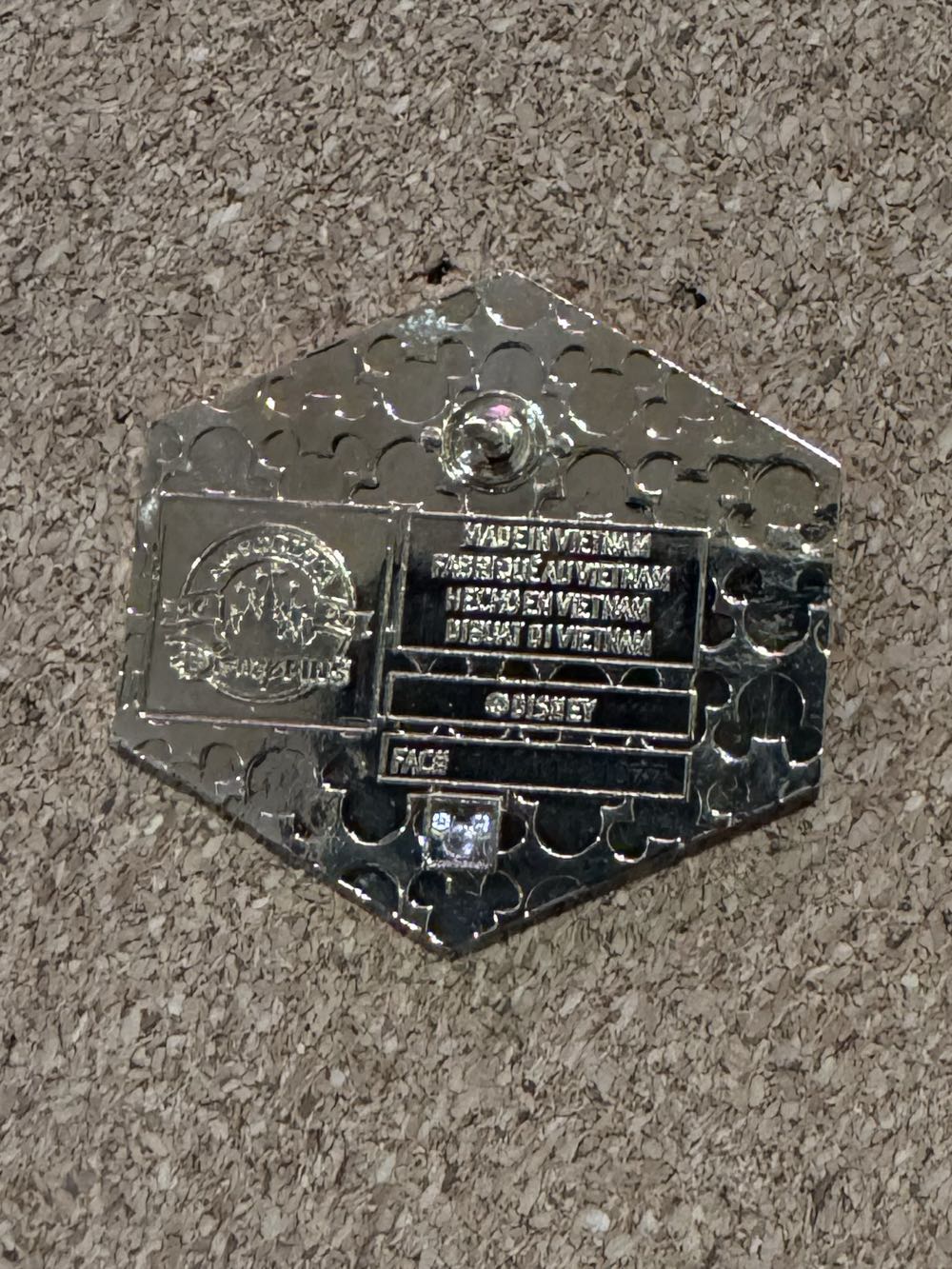 LK Laughing - Pumbaa - Hard Enamel, Metal pin collectible - Main Image 2