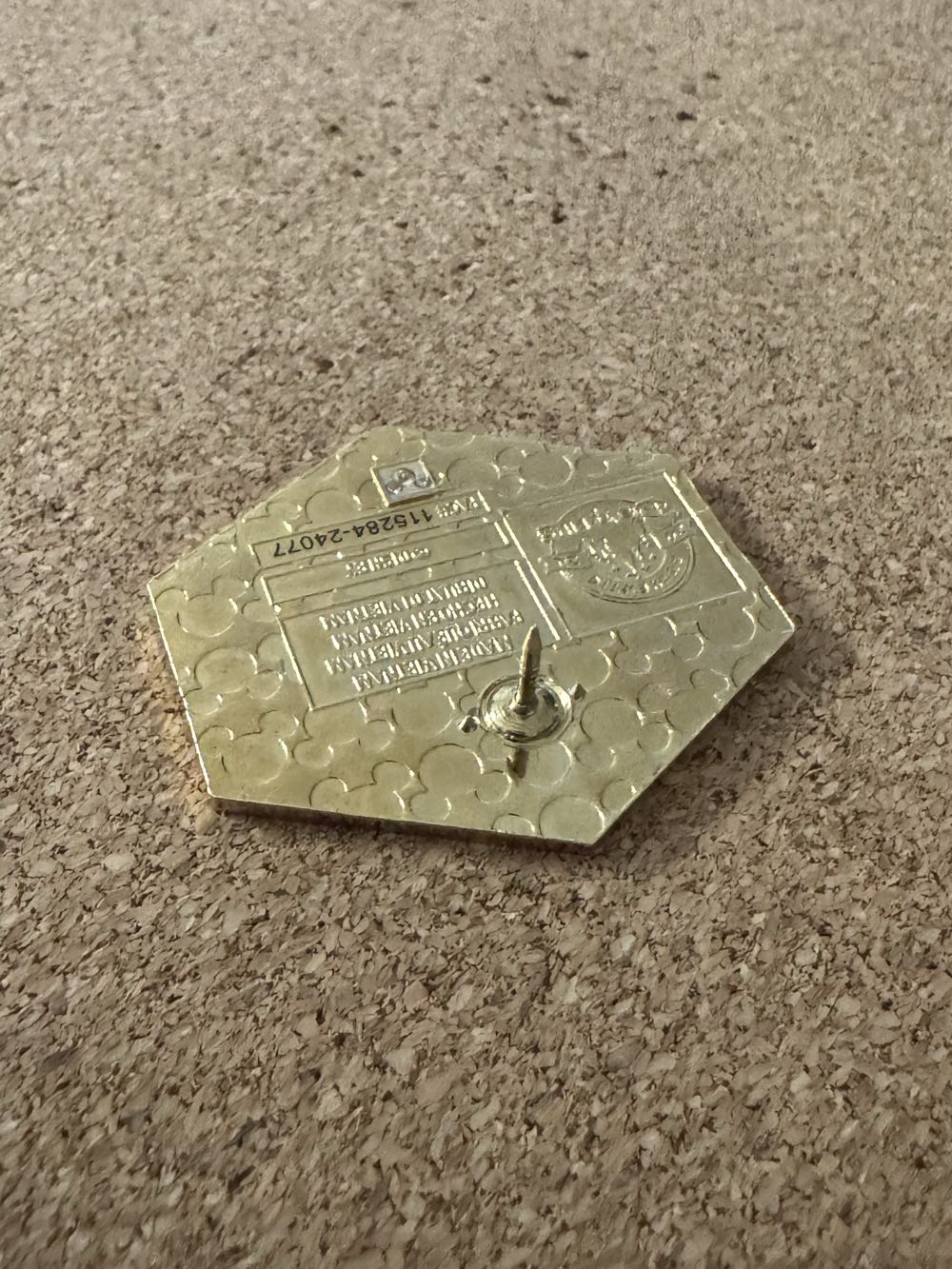 LK Laughing - Pumbaa - Hard Enamel, Metal pin collectible - Main Image 3