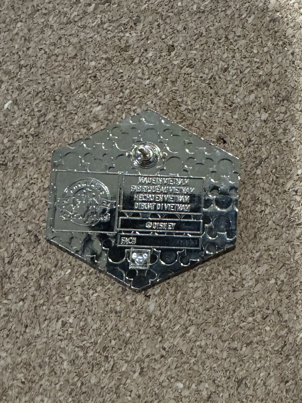 LK Laughing - Mufasa - Hard Enamel, Metal pin collectible - Main Image 2