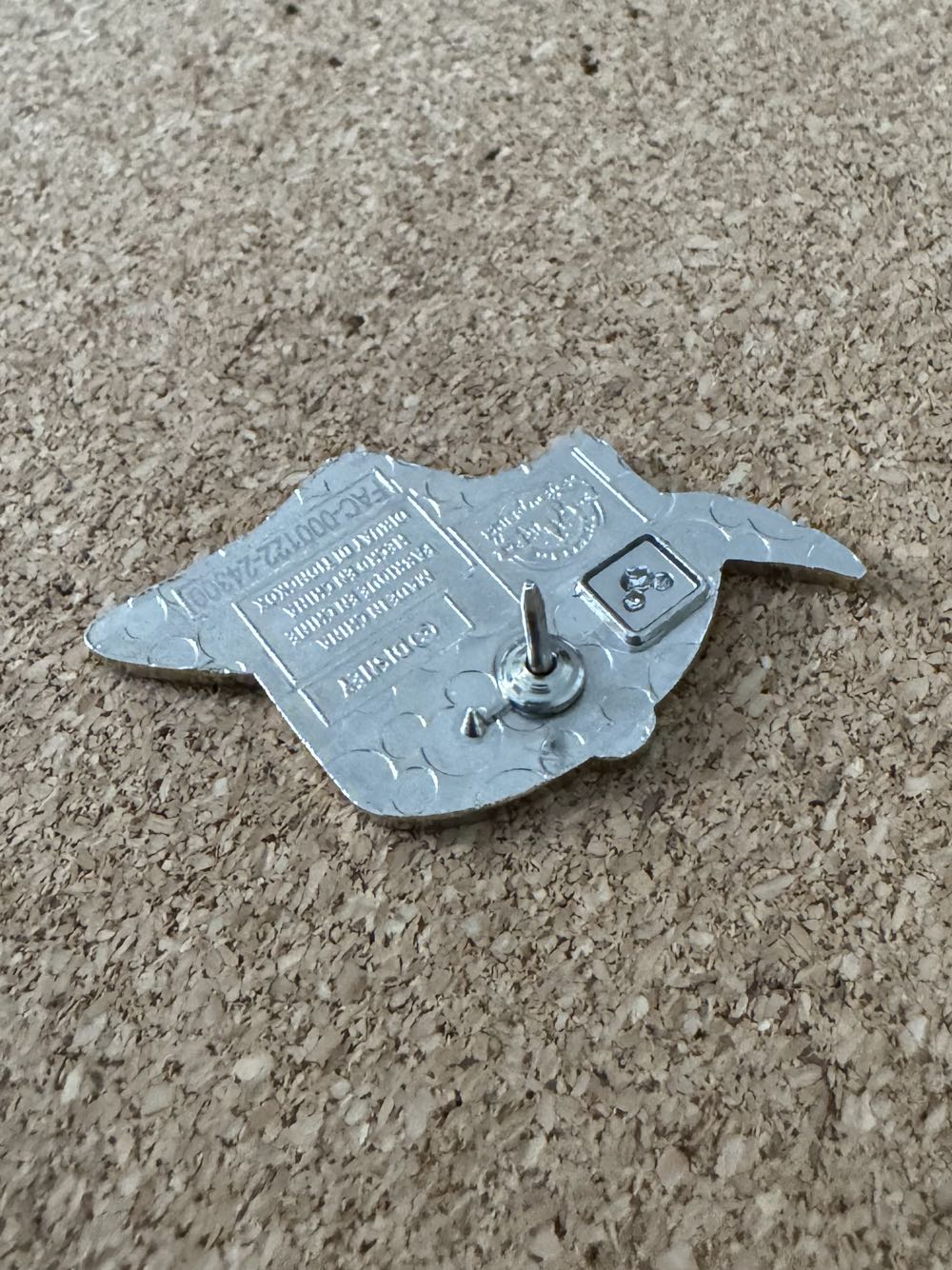 Hat - Peter Pan - Hard Enamel, Metal pin collectible - Main Image 3