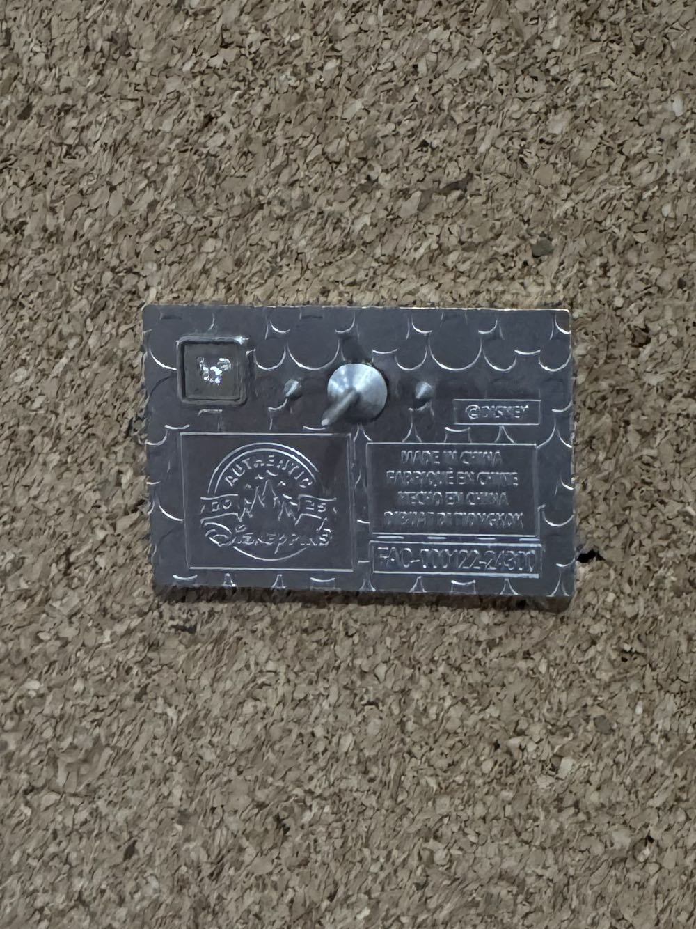 Afternoon TV - Darkwing Duck - Hard Enamel, Metal pin collectible - Main Image 2