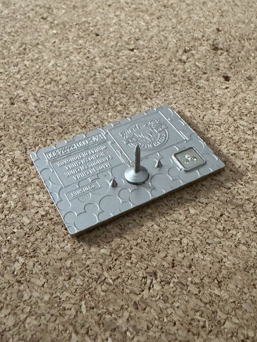 Afternoon TV - Darkwing Duck - Hard Enamel, Metal pin collectible - Main Image 3