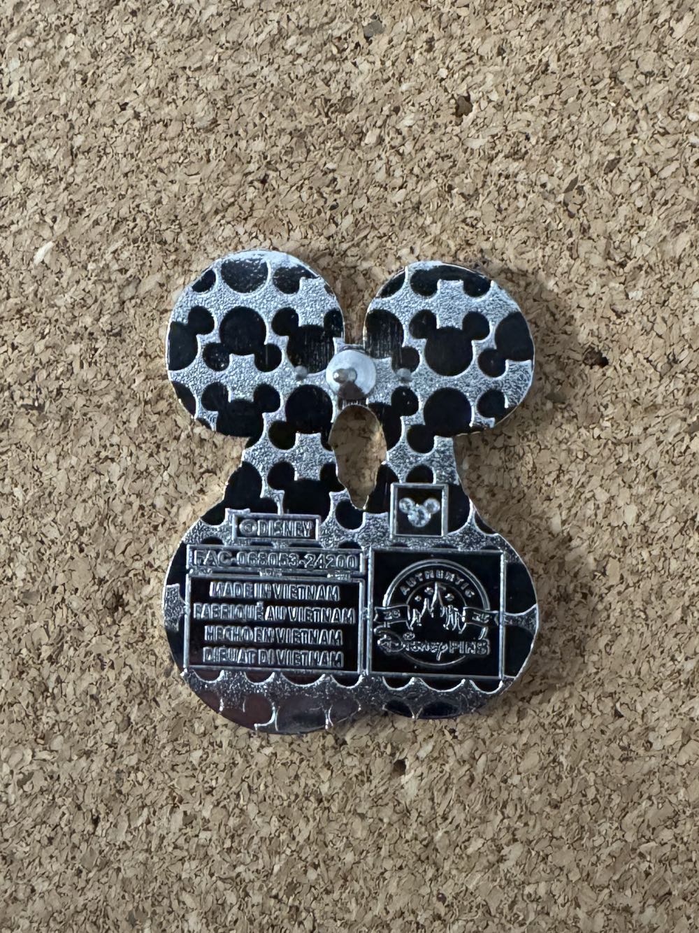 Headphone - Mickey Mouse - Hard Enamel, Metal pin collectible - Main Image 2