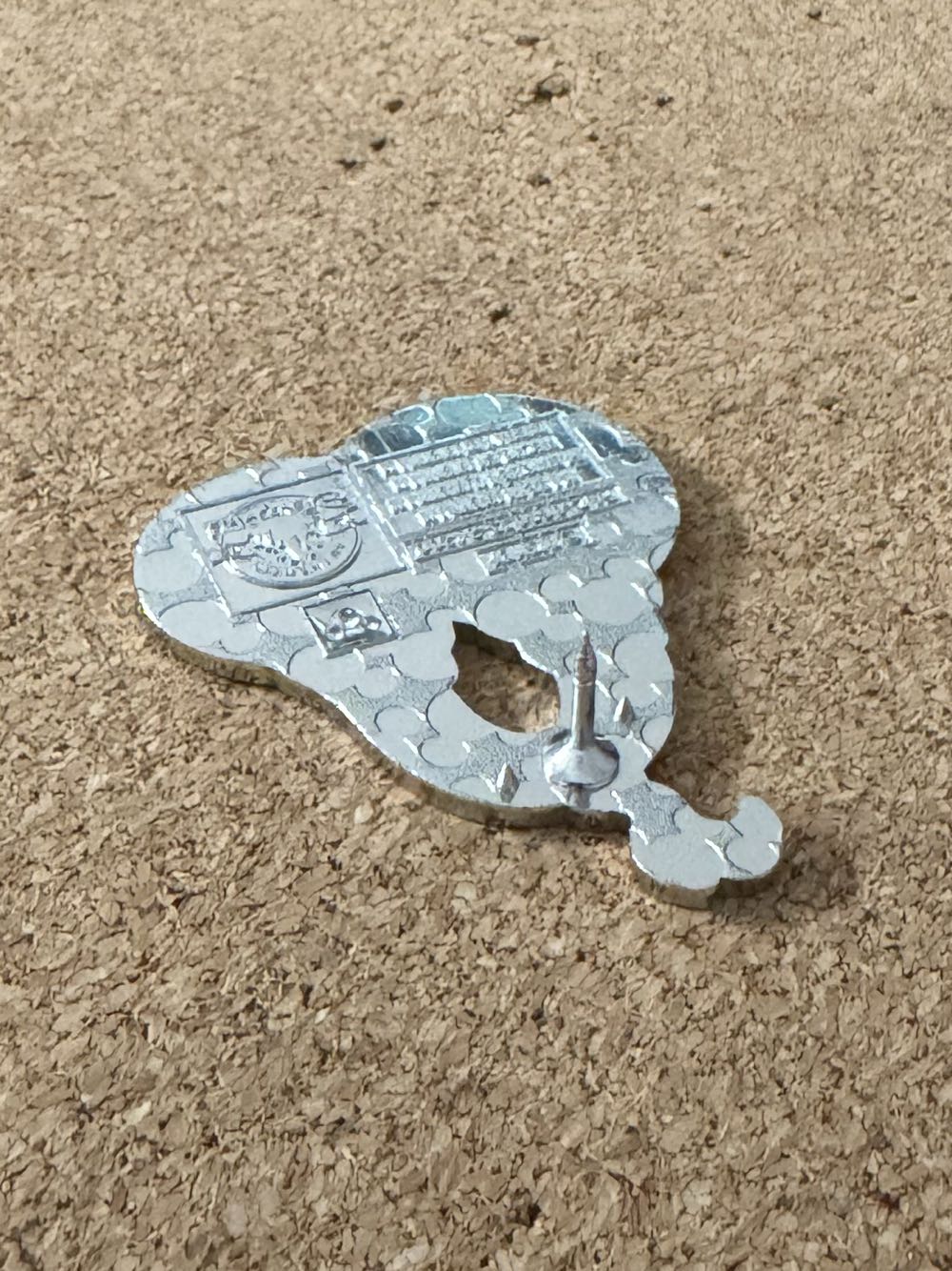 Headphone - Genie - Hard Enamel, Metal pin collectible - Main Image 3