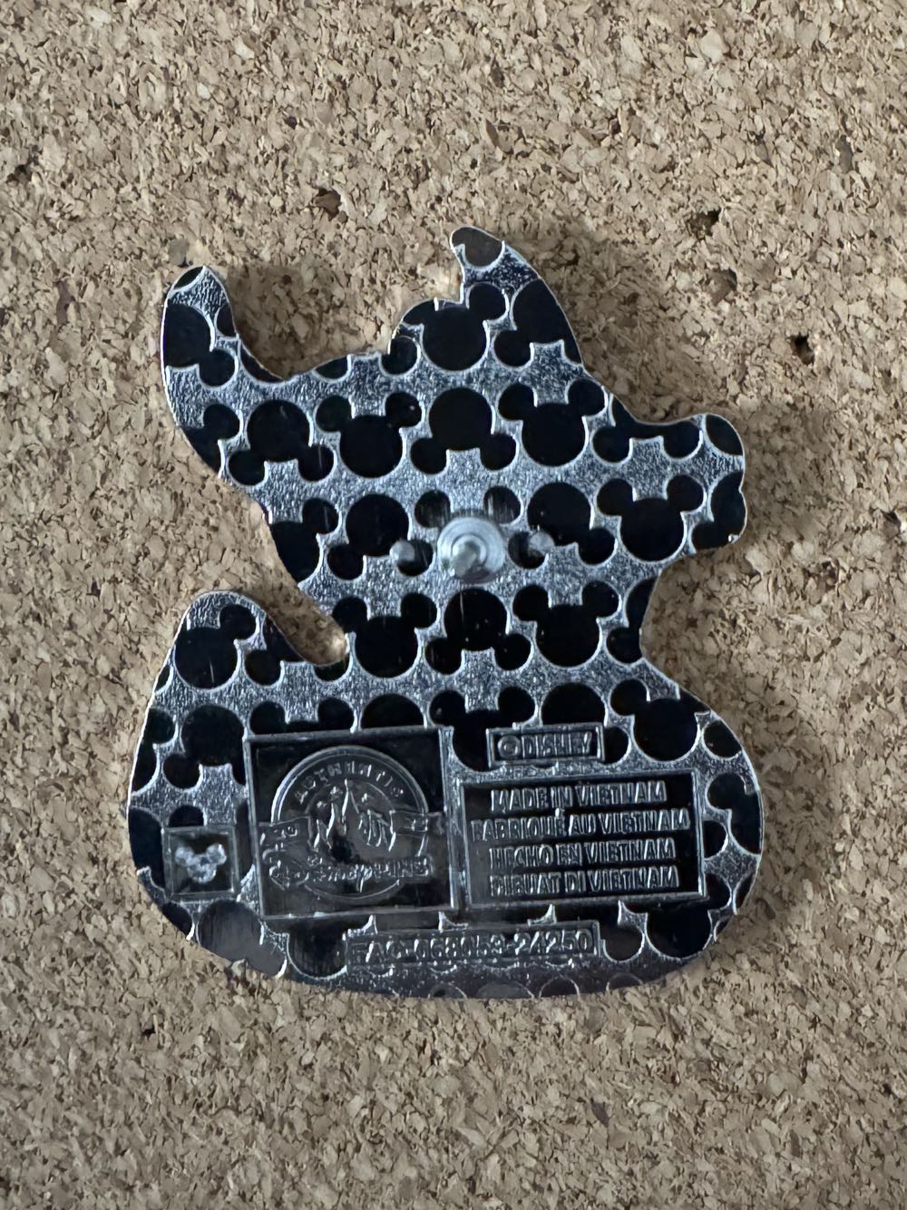 Ducks of Disney - Angel - Hard Enamel, Metal pin collectible - Main Image 2