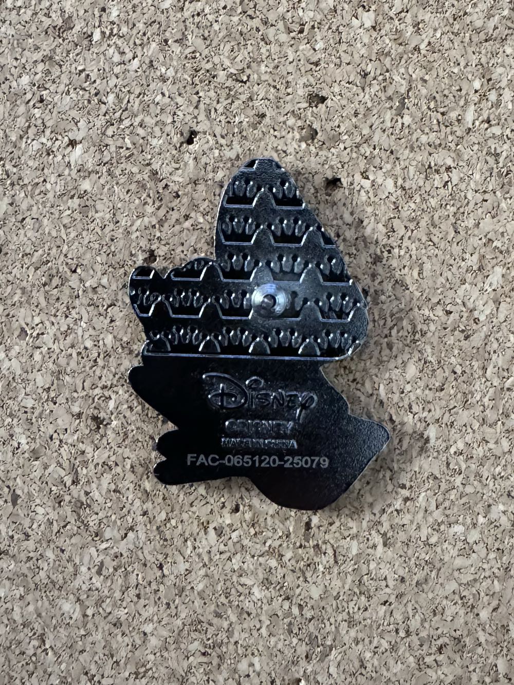 LFLY Alice In Wonderland - Baby Oyster - Disney Loungefly pin collectible - Main Image 2