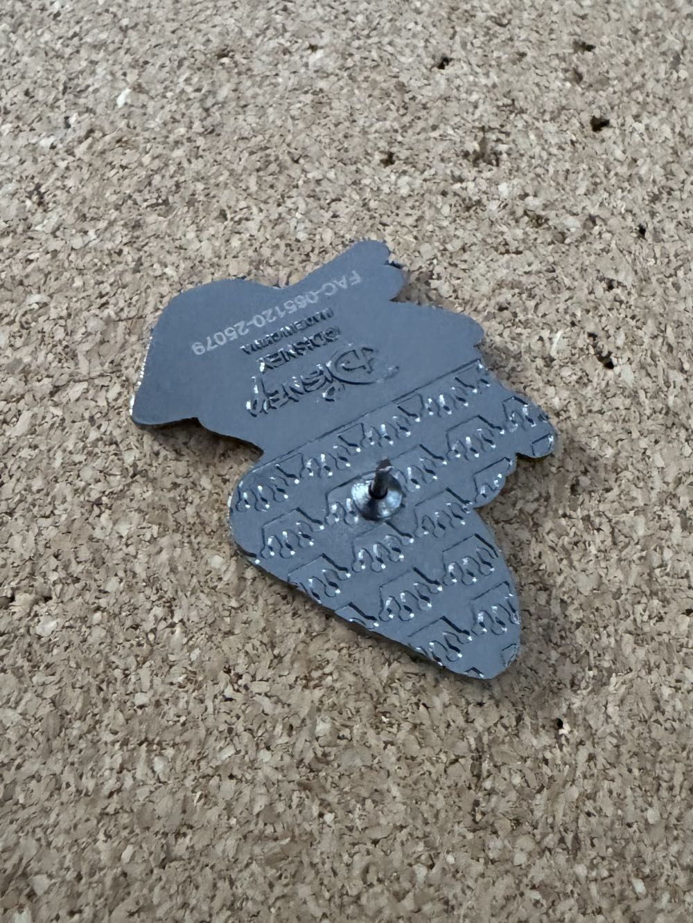 LFLY Alice In Wonderland - Baby Oyster - Disney Loungefly pin collectible - Main Image 3