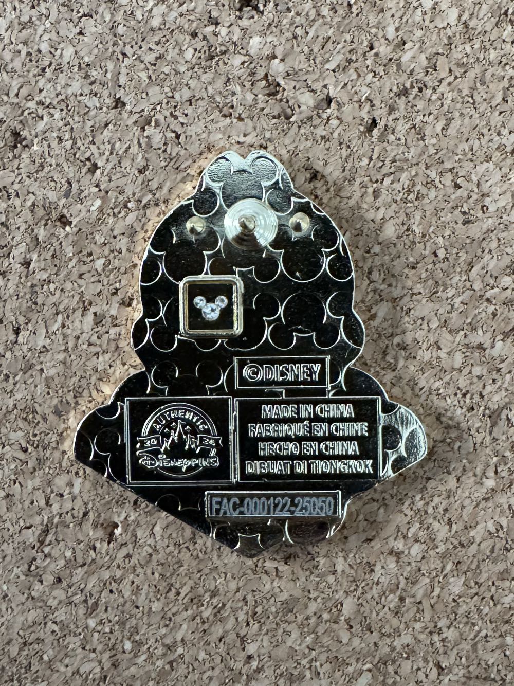 Folding Fan - Dale - Hard Enamel, Metal pin collectible - Main Image 2