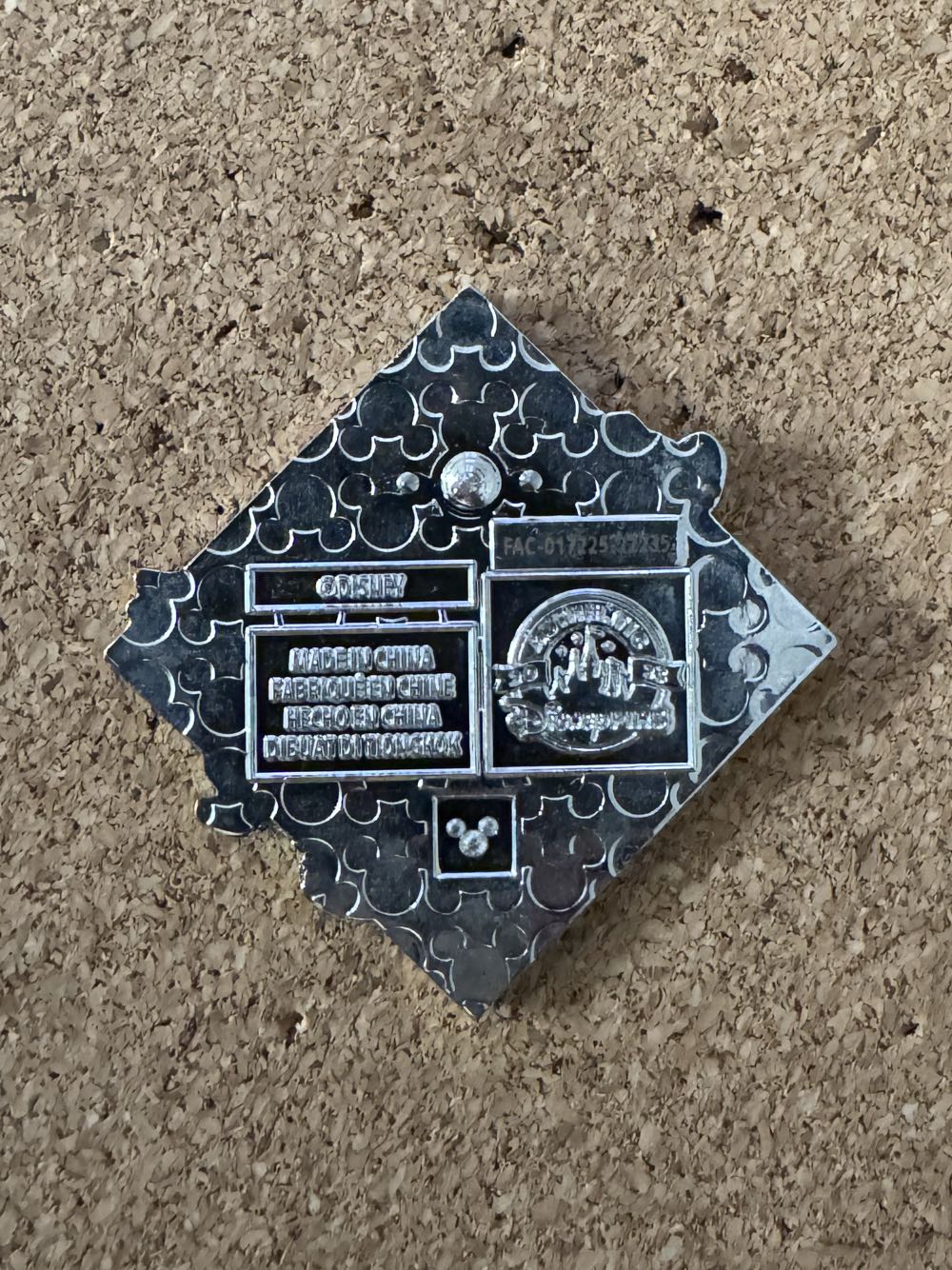 I Just Can’t Wait To Be King - Simba with Giraffes - Hard Enamel, Metal pin collectible - Main Image 2