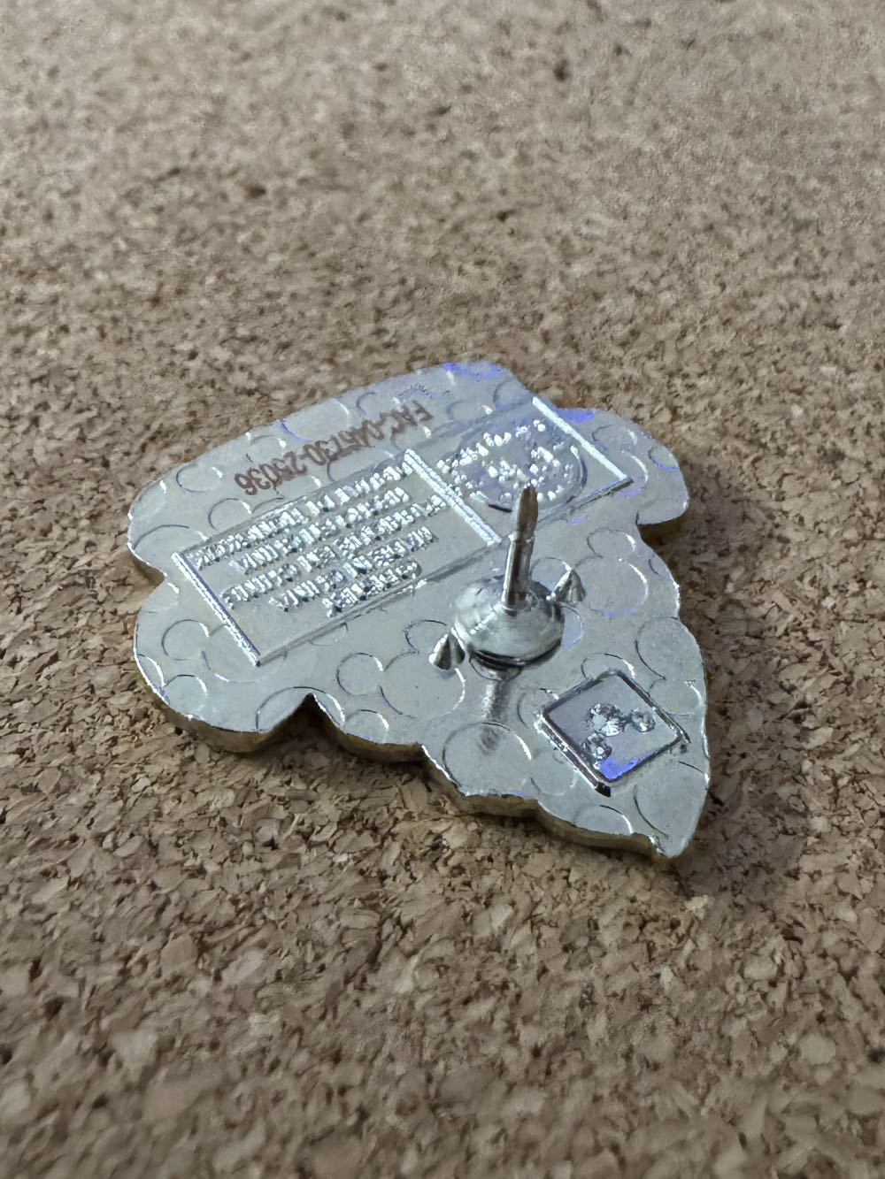 Munchlings S2 - Simba - Hard Enamel, Metal pin collectible - Main Image 3