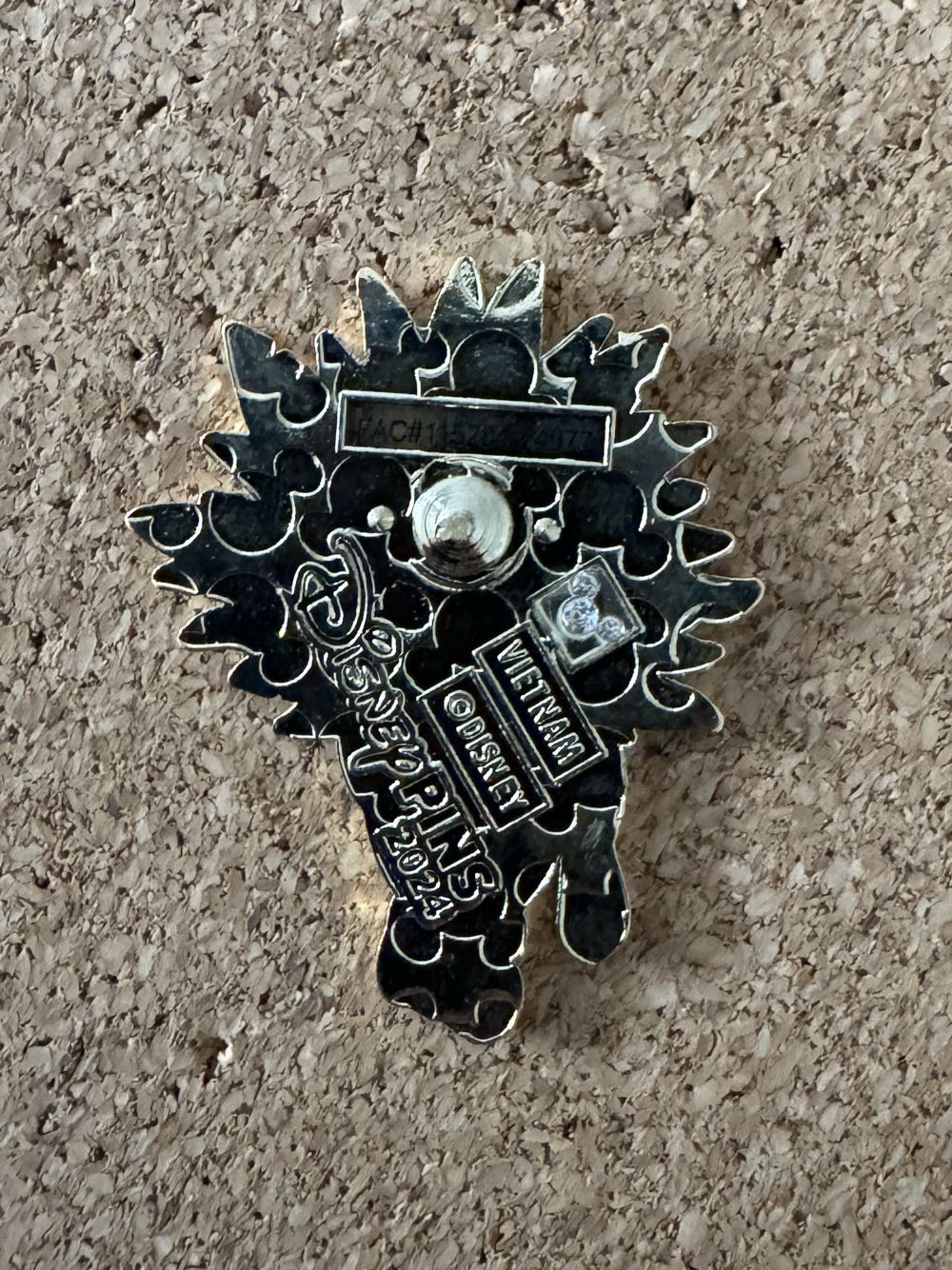 LK 30th - Simba with a Leaf Mane - Hard Enamel, Metal pin collectible - Main Image 2