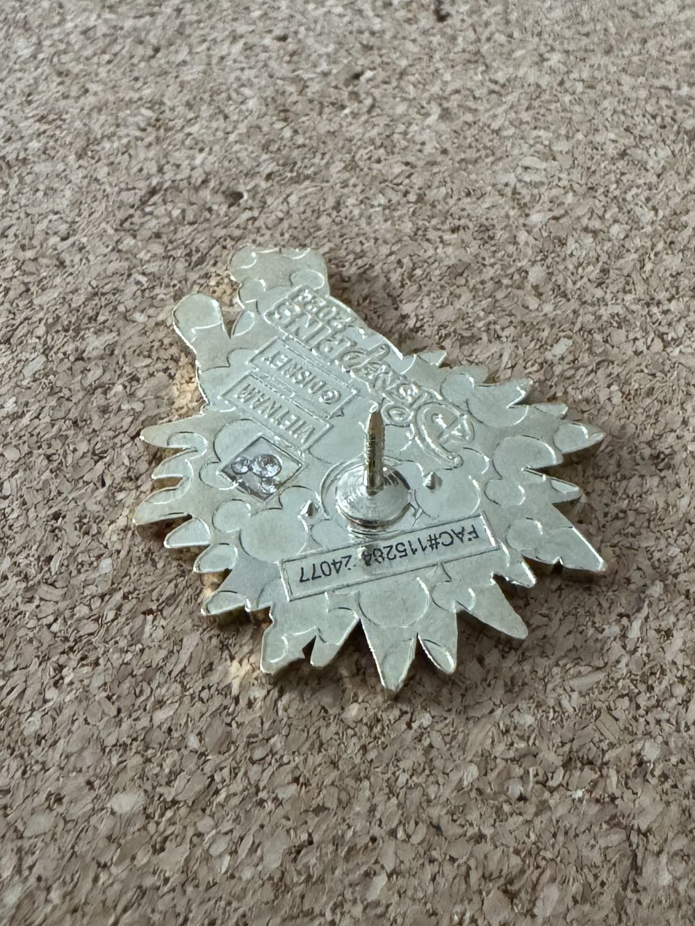 LK 30th - Simba with a Leaf Mane - Hard Enamel, Metal pin collectible - Main Image 3