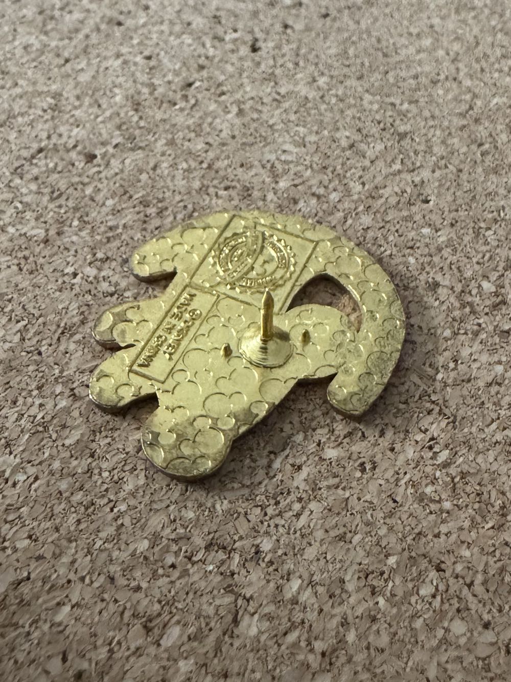 LK Icons - Simba Silhouette - Hard Enamel, Metal pin collectible - Main Image 3