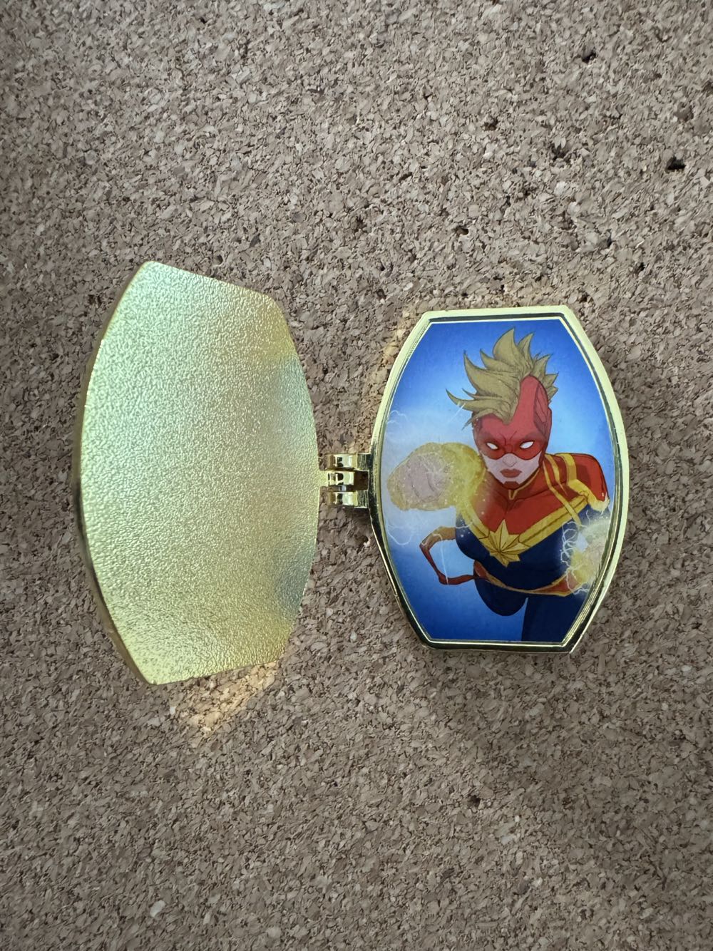 LFLY Marvel Hinged Infinity Stones - Space Stone - Captain Marvel - Marvel Loungefly Hinged pin collectible - Main Image 2