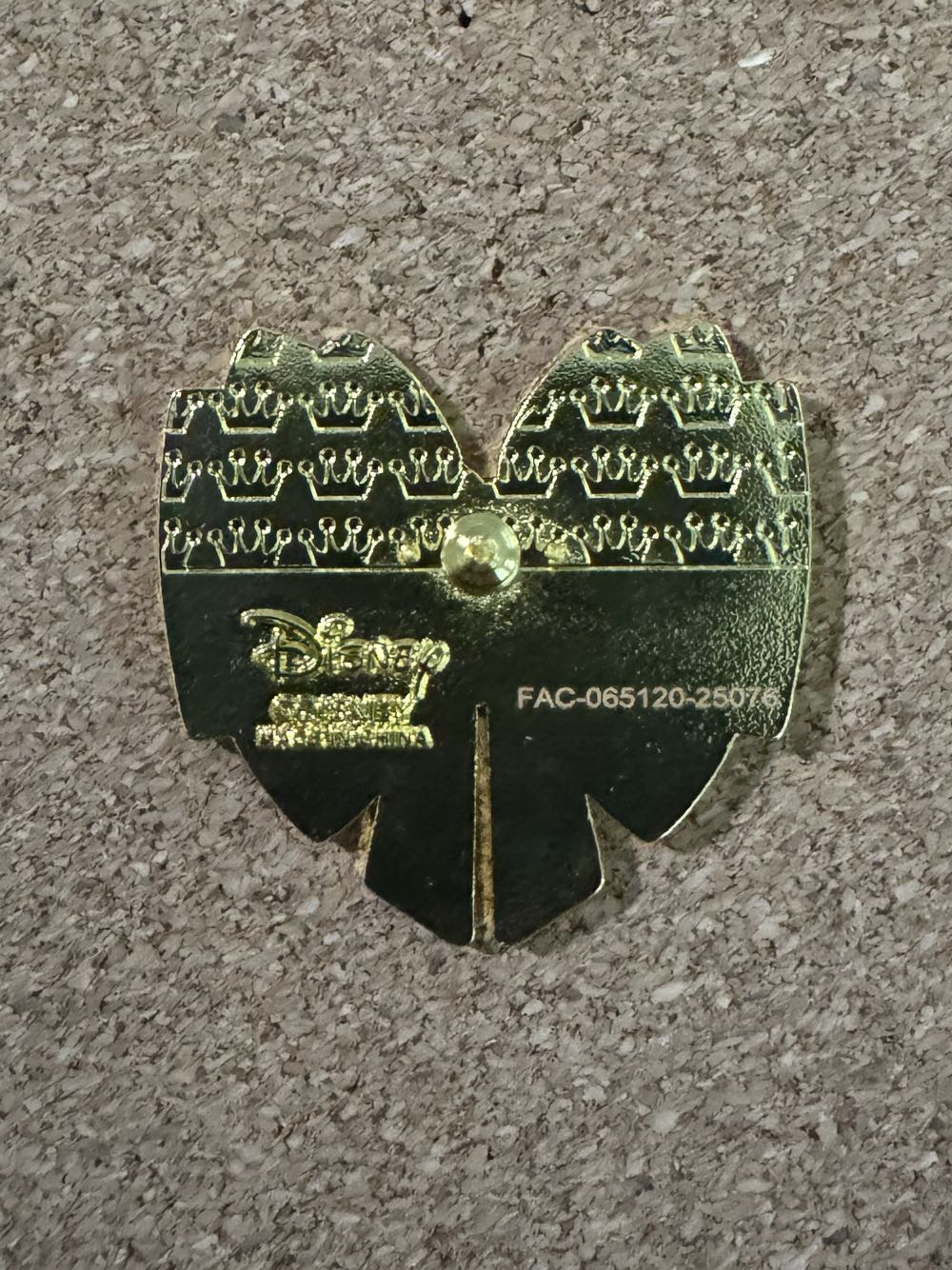 LFLY Princess Glitter Bow - Mulan - Disney Loungefly pin collectible - Main Image 2