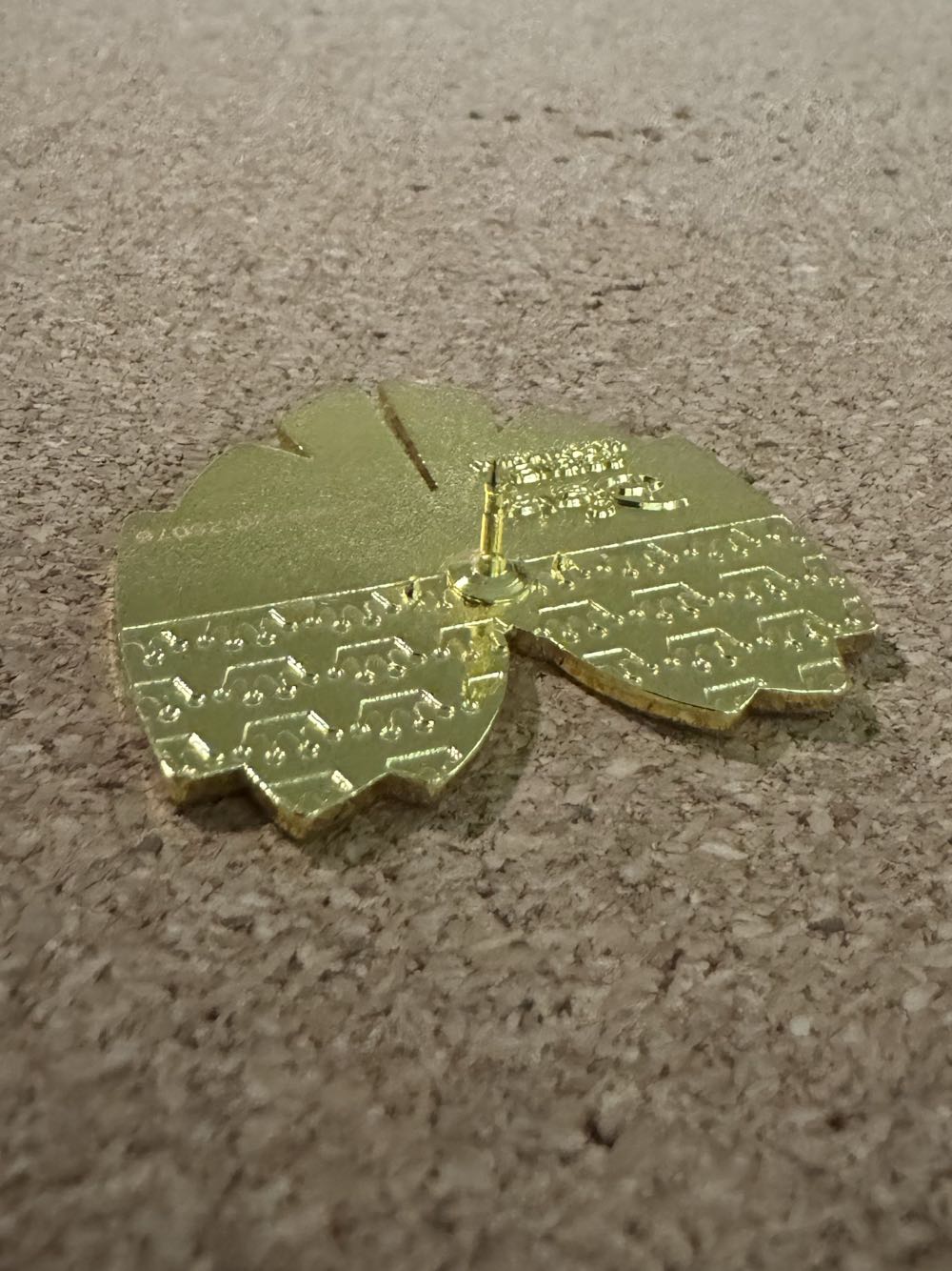 LFLY Princess Glitter Bow - Mulan - Disney Loungefly pin collectible - Main Image 3