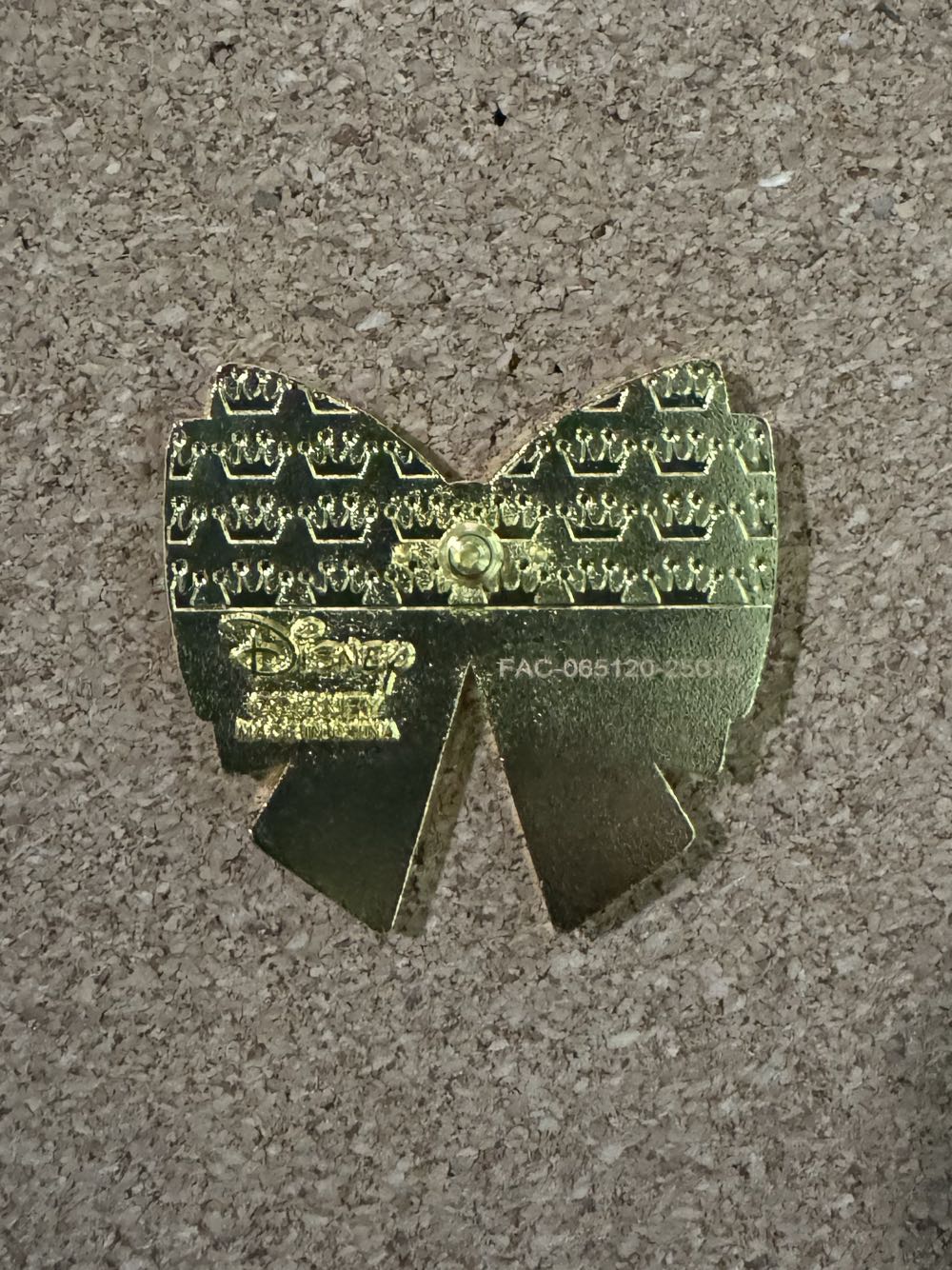 LFLY Princess Glitter Bow - Moana - Disney Loungefly pin collectible - Main Image 2