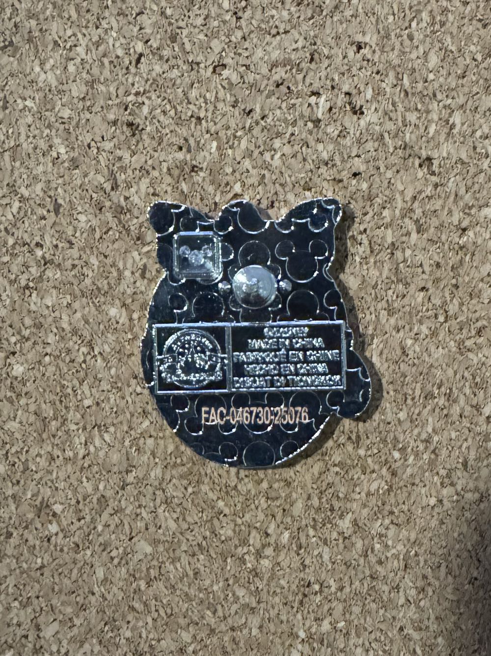 Munchlings S2 - Piglet - Hard Enamel, Metal pin collectible - Main Image 2