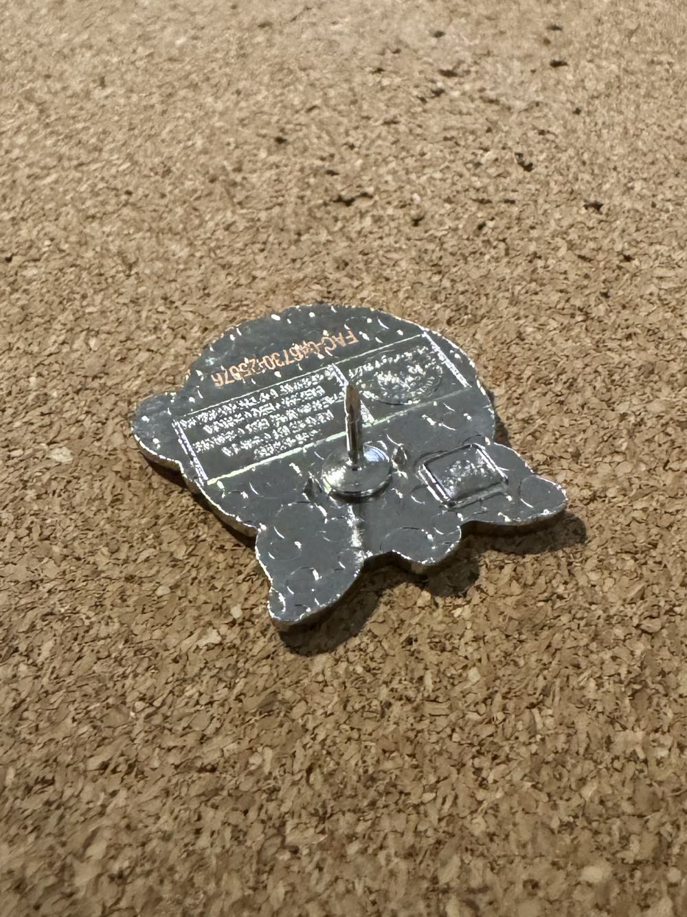 Munchlings S2 - Piglet - Hard Enamel, Metal pin collectible - Main Image 3