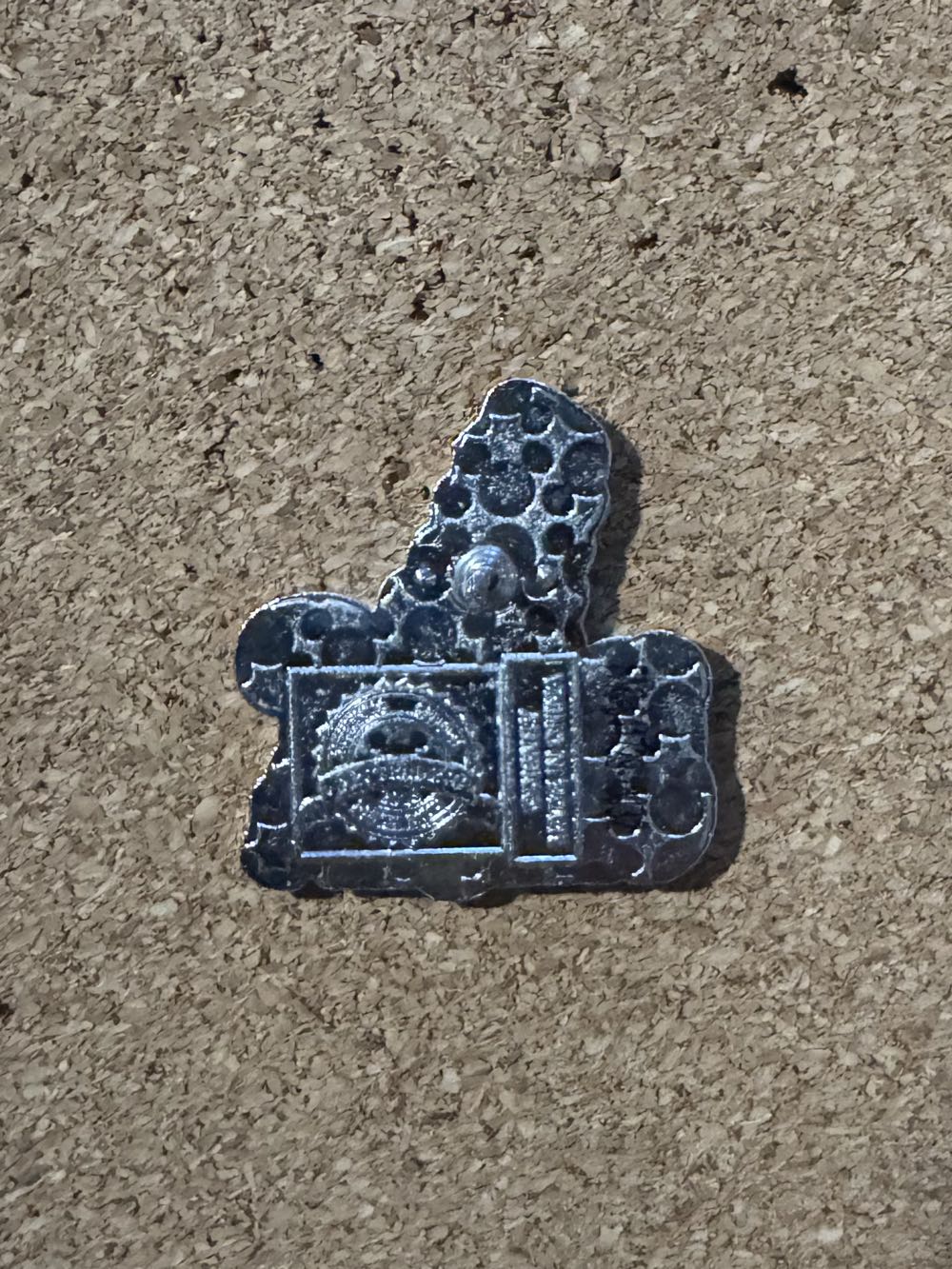 A Goofy Movie - Leaning Tower of Cheeza - Enamel pin collectible - Main Image 2