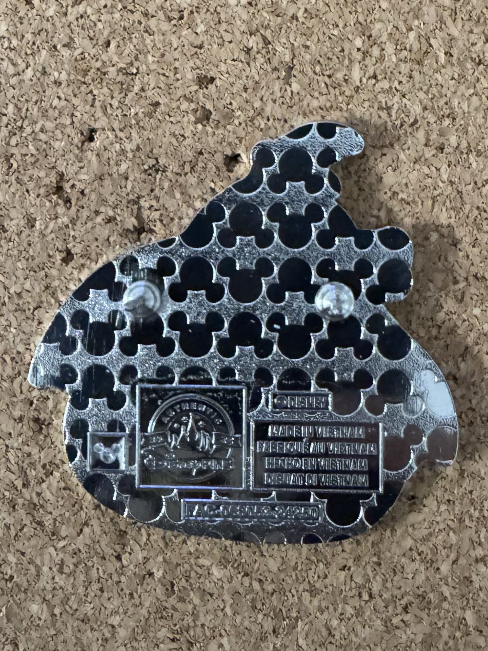 Ducks of Disney - Dumbo - Disney BoxLunch pin collectible - Main Image 2