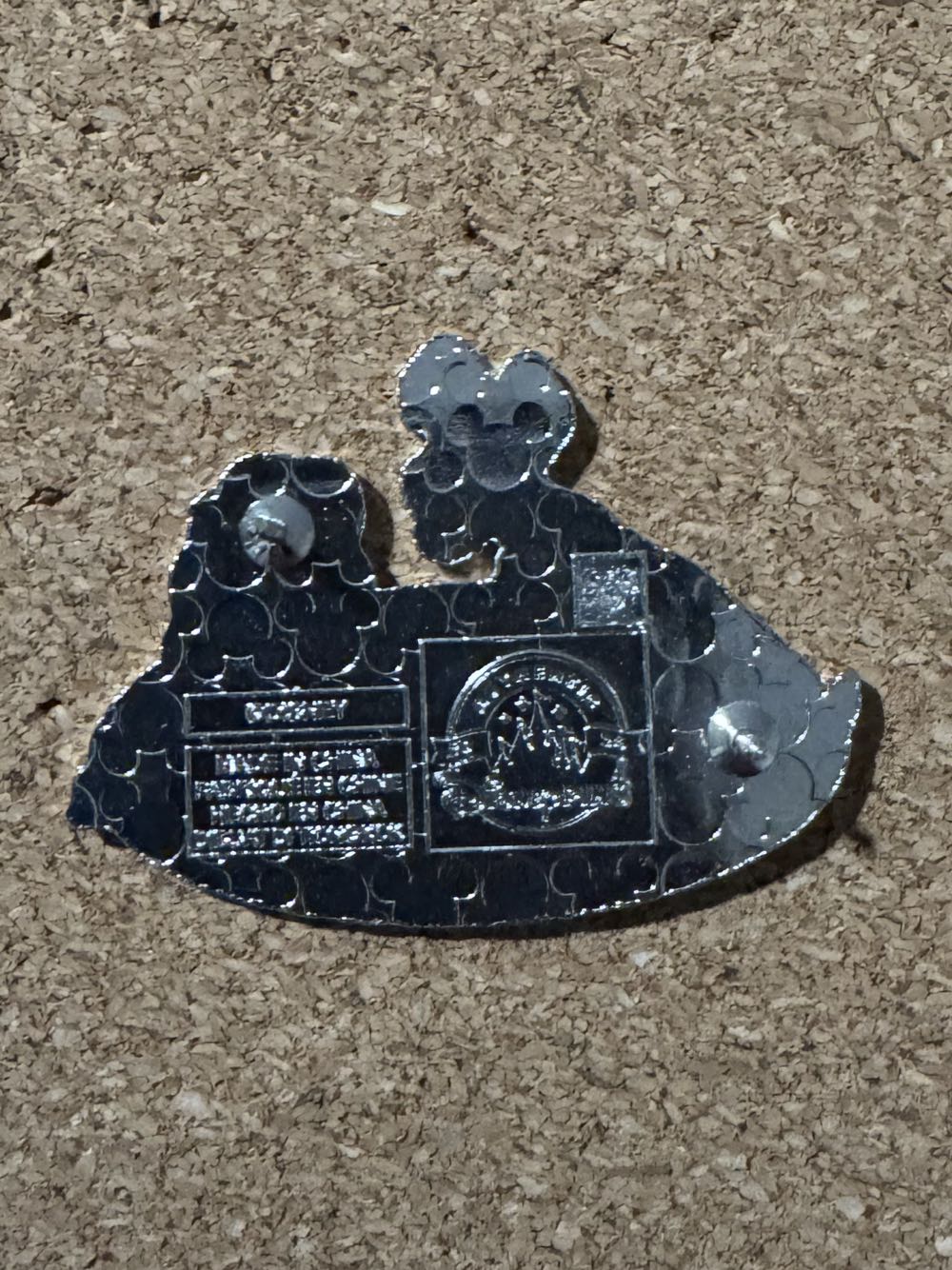 Lady and The Tramp - Heart Sign - Hard Enamel, Metal pin collectible - Main Image 2