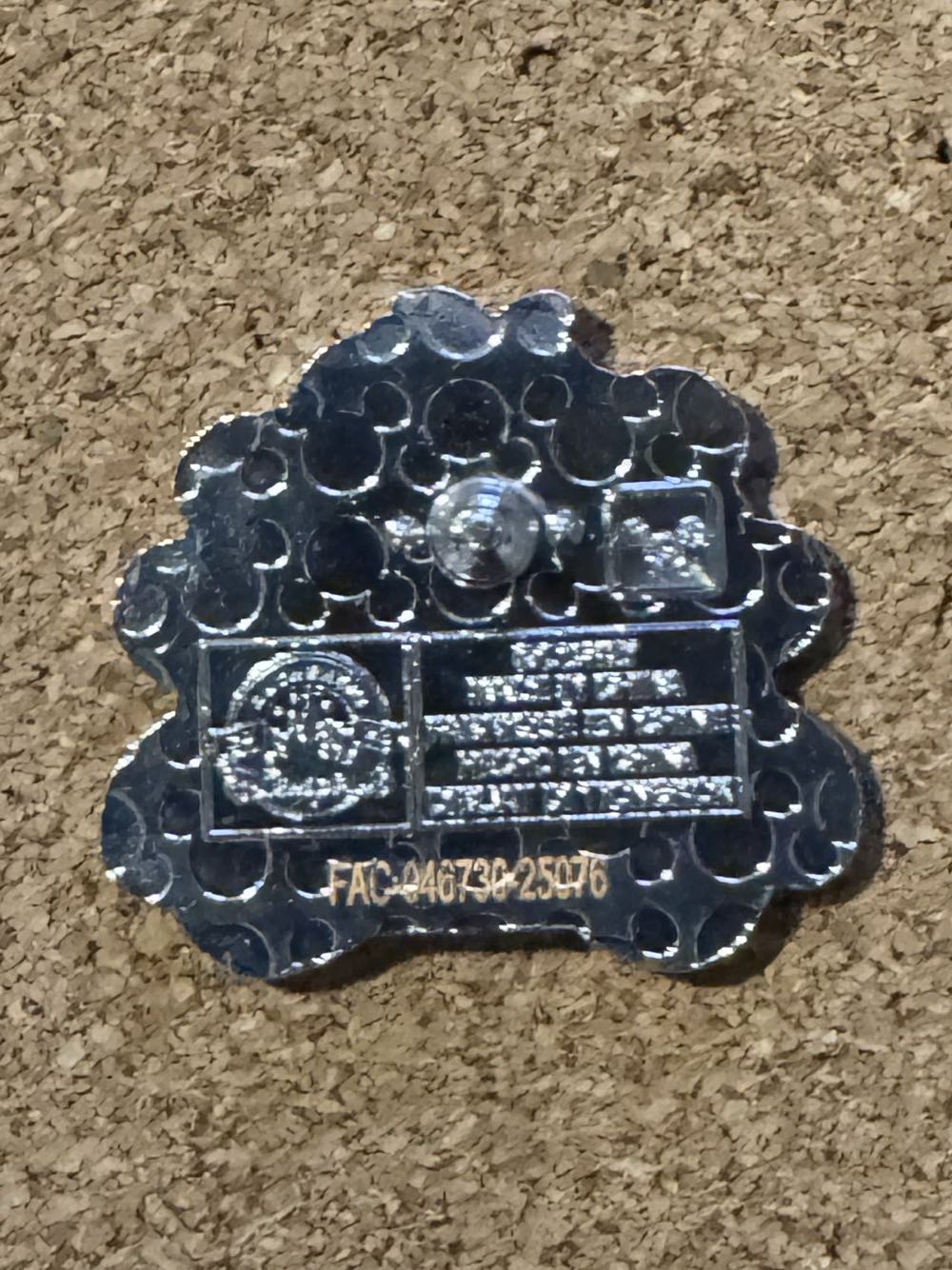 Munchlings S2 - King Louie - Hard Enamel, Metal pin collectible - Main Image 2