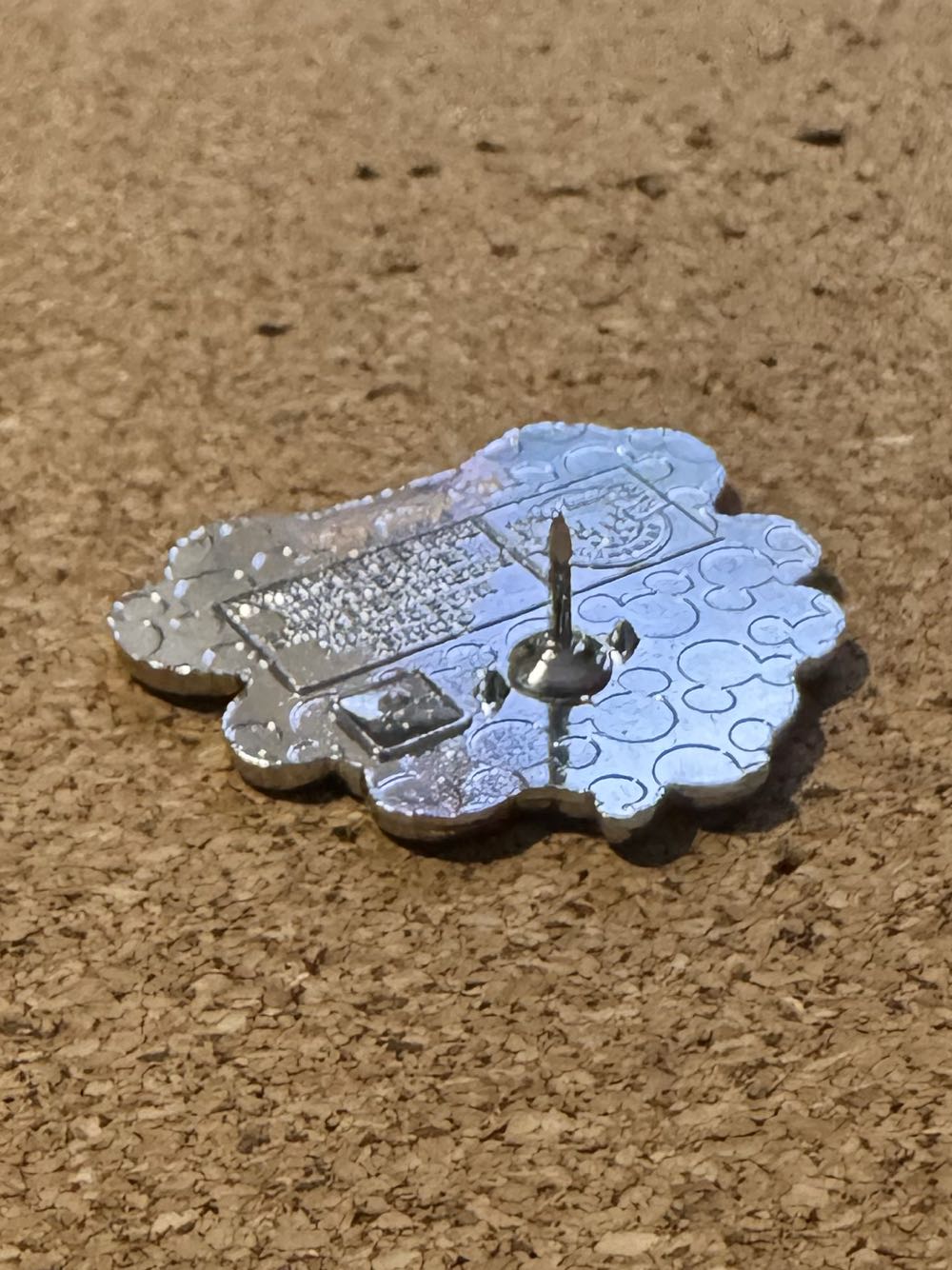 Munchlings S2 - King Louie - Hard Enamel, Metal pin collectible - Main Image 3