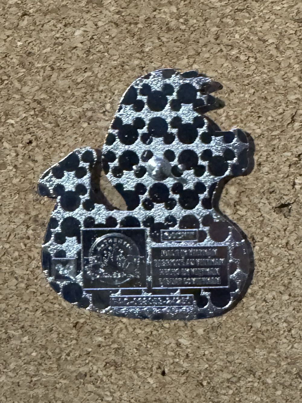 Ducks of Disney - Flounder - Hard Enamel, Metal pin collectible - Main Image 2