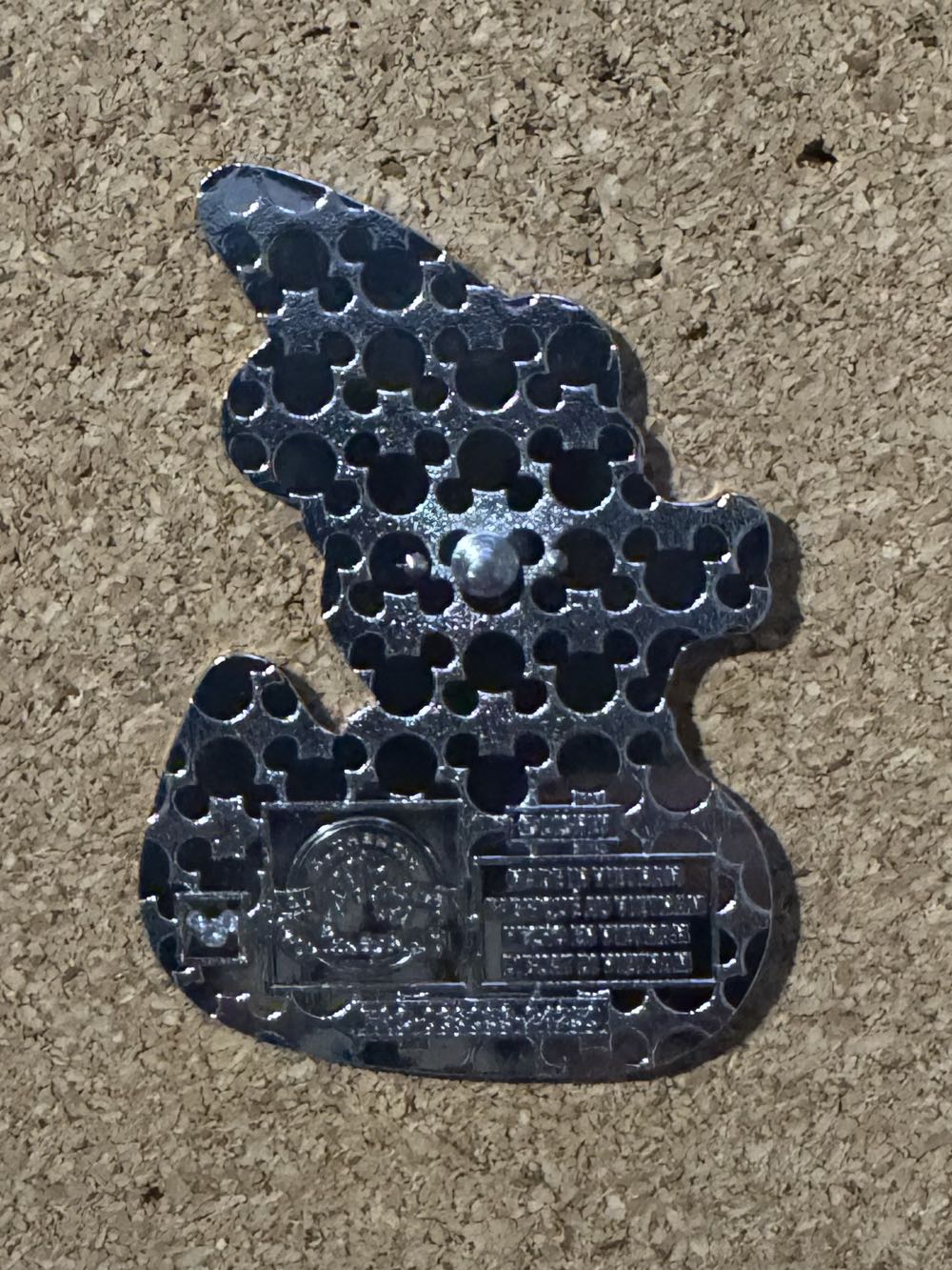 Ducks of Disney - Sorcerer Mickey - Hard Enamel, Metal pin collectible - Main Image 2