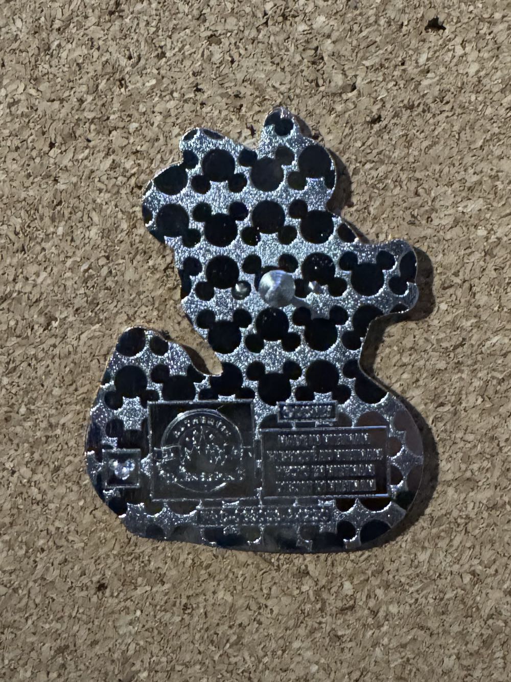 Ducks of Disney - Minnie Mouse - Hard Enamel, Metal pin collectible - Main Image 2