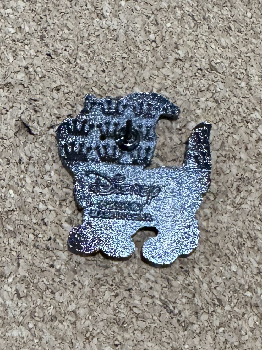 LFLY Animals Halloween - Oliver - Disney Loungefly pin collectible - Main Image 2