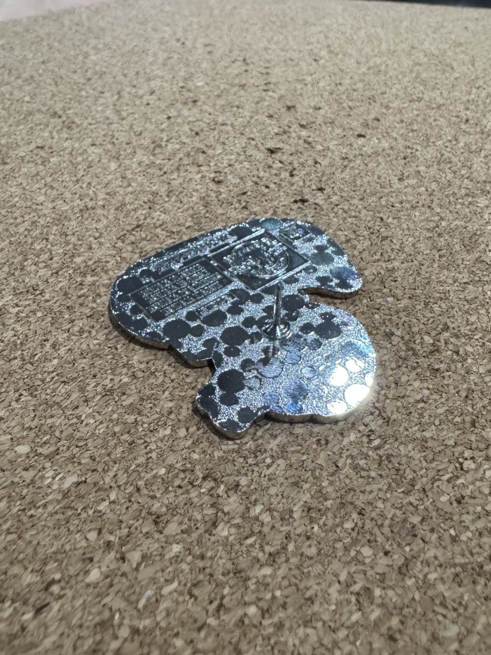 Ducks of Disney - Pluto - Hard Enamel, Metal pin collectible - Main Image 3