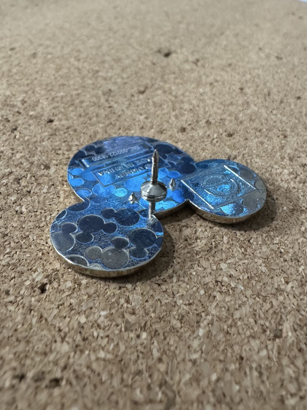 Mickey Mouse Icon - Clear Crystal - Disney Pin with Crystals pin collectible - Main Image 3