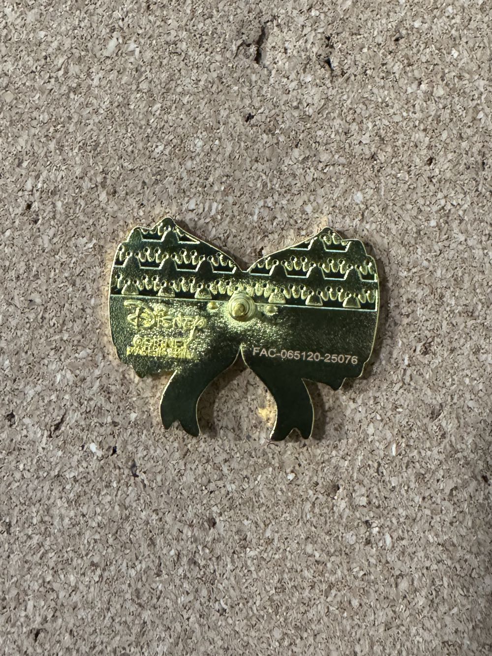 LFLY Princess Glitter Bow - Tiana - Disney Loungefly pin collectible - Main Image 2