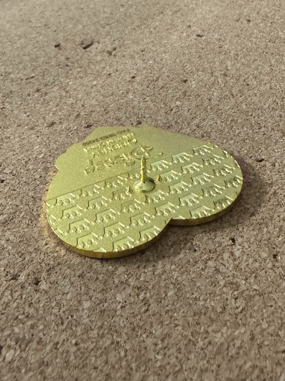 LFLY Hercules & Meg Heart - Disney Loungefly pin collectible - Main Image 3