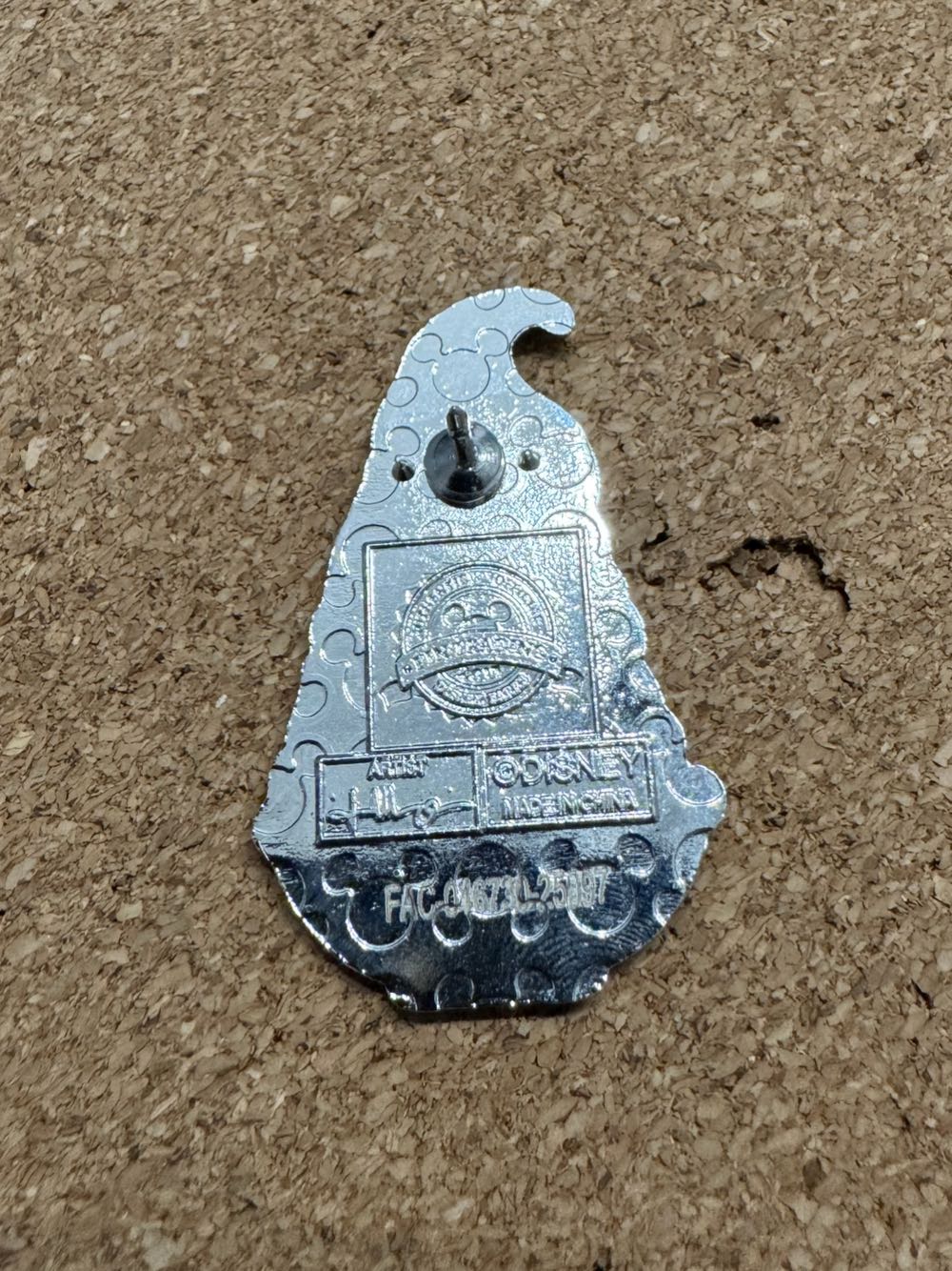 Kingdom of Cute - Dole Whip - Hard Enamel, Metal pin collectible - Main Image 2