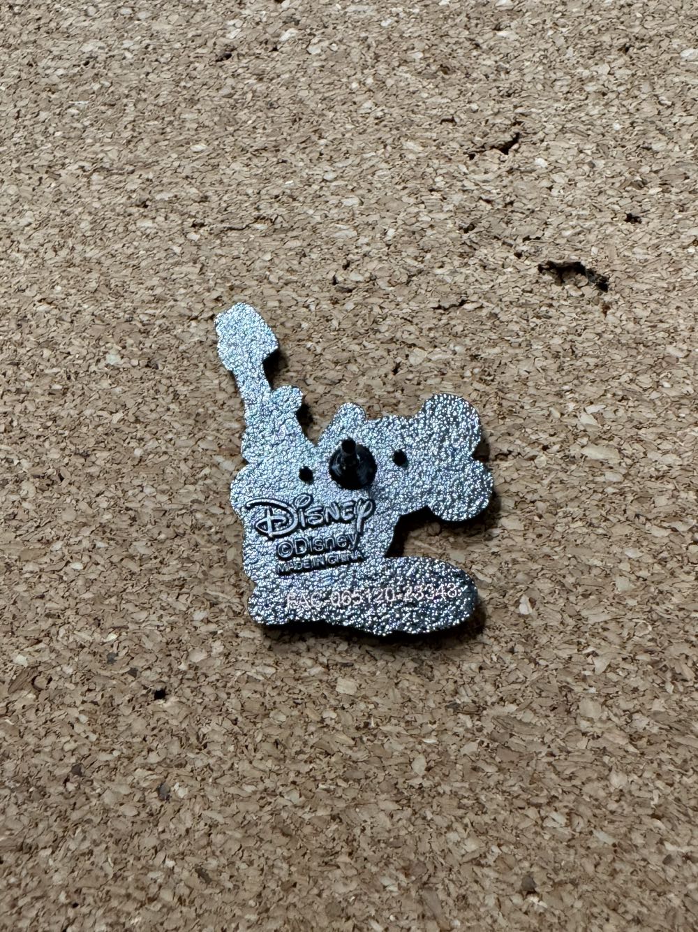 LFLY Mickey Mouse & Friends Guitar Band - Mickey Mouse - Disney Loungefly pin collectible - Main Image 2