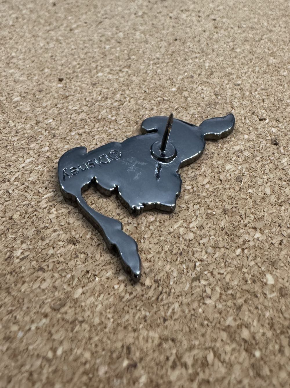 BL Aristocats Paint - Toulouse Squirting Paint - Disney BoxLunch pin collectible - Main Image 3