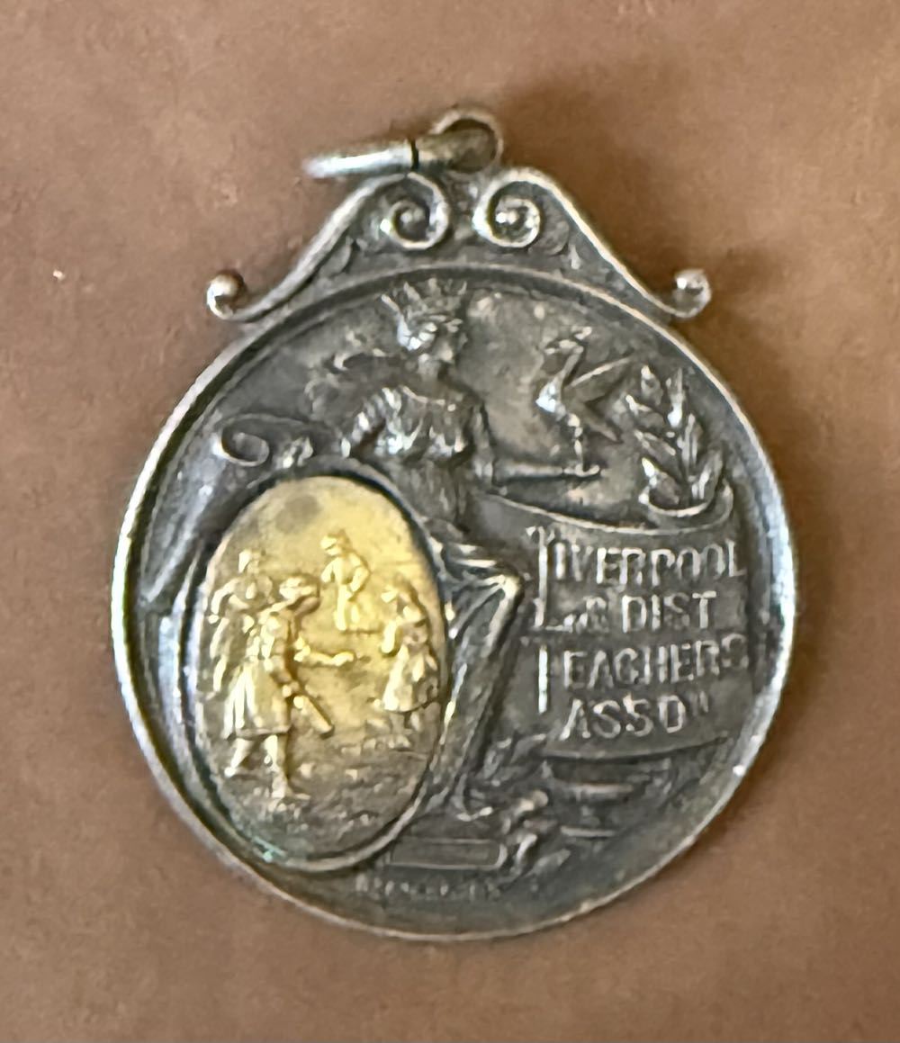 Howl’s Moving Castle @moonbeampins