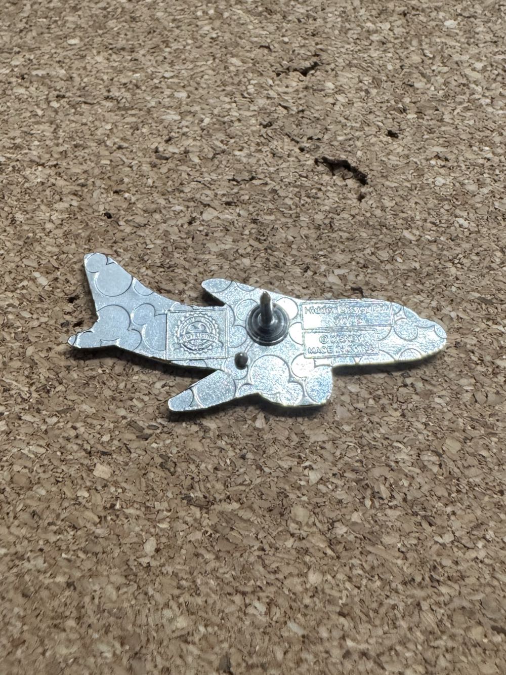 Plane 2022 - Lumiere - Hidden Mickey pin collectible - Main Image 2