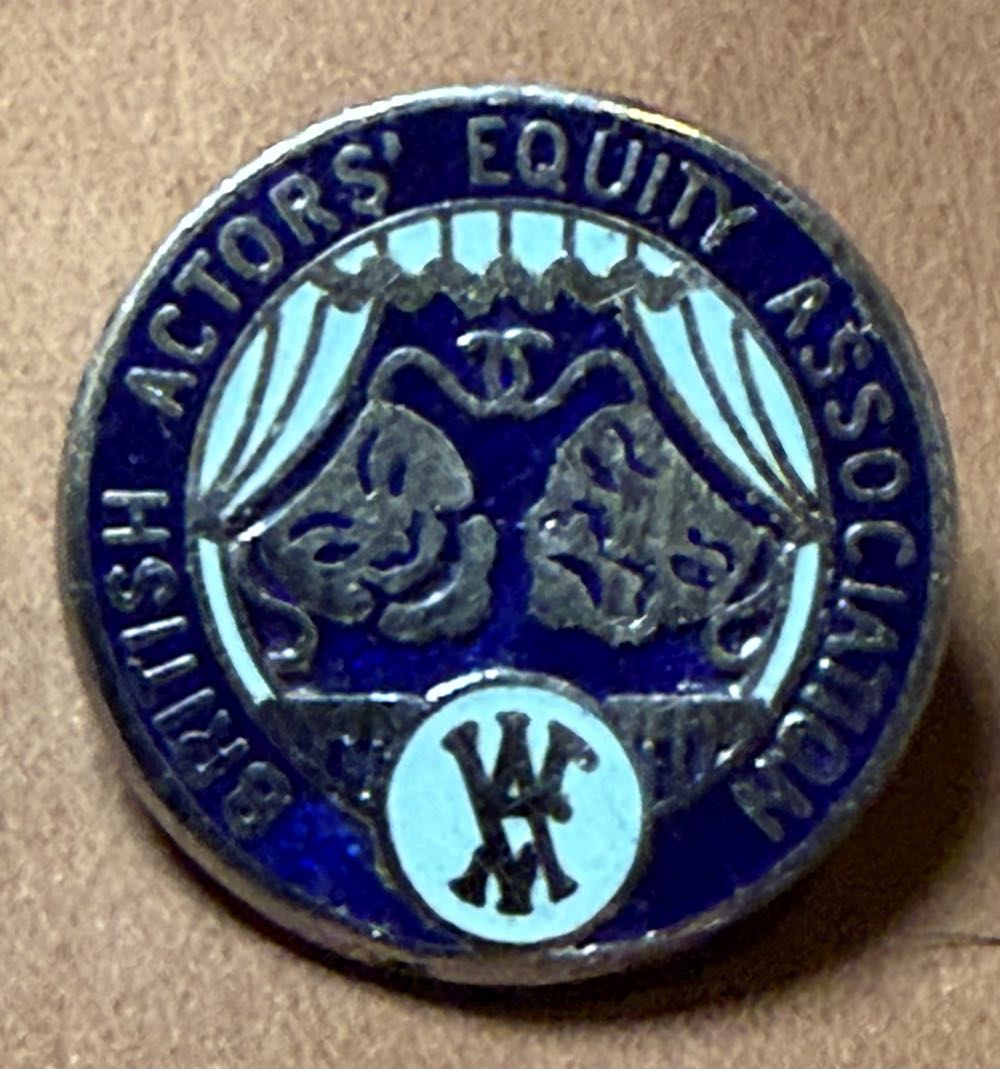 One Piece Shanks Chibi Pin