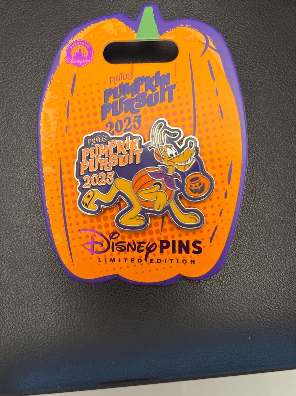 Pluto’s Pumpkin Pursuit 2025  pin collectible [Barcode 400992572569] - Main Image 2