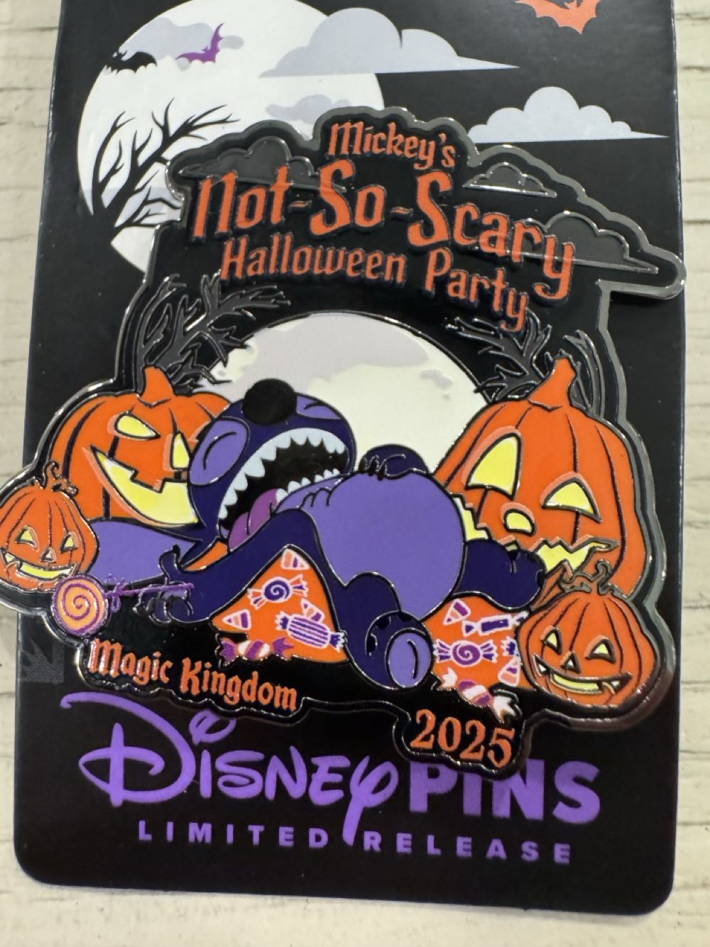 Mickey’s Not So Scary Halloween Party Stitch - Limited Release pin collectible [Barcode 400992473460] - Main Image 2