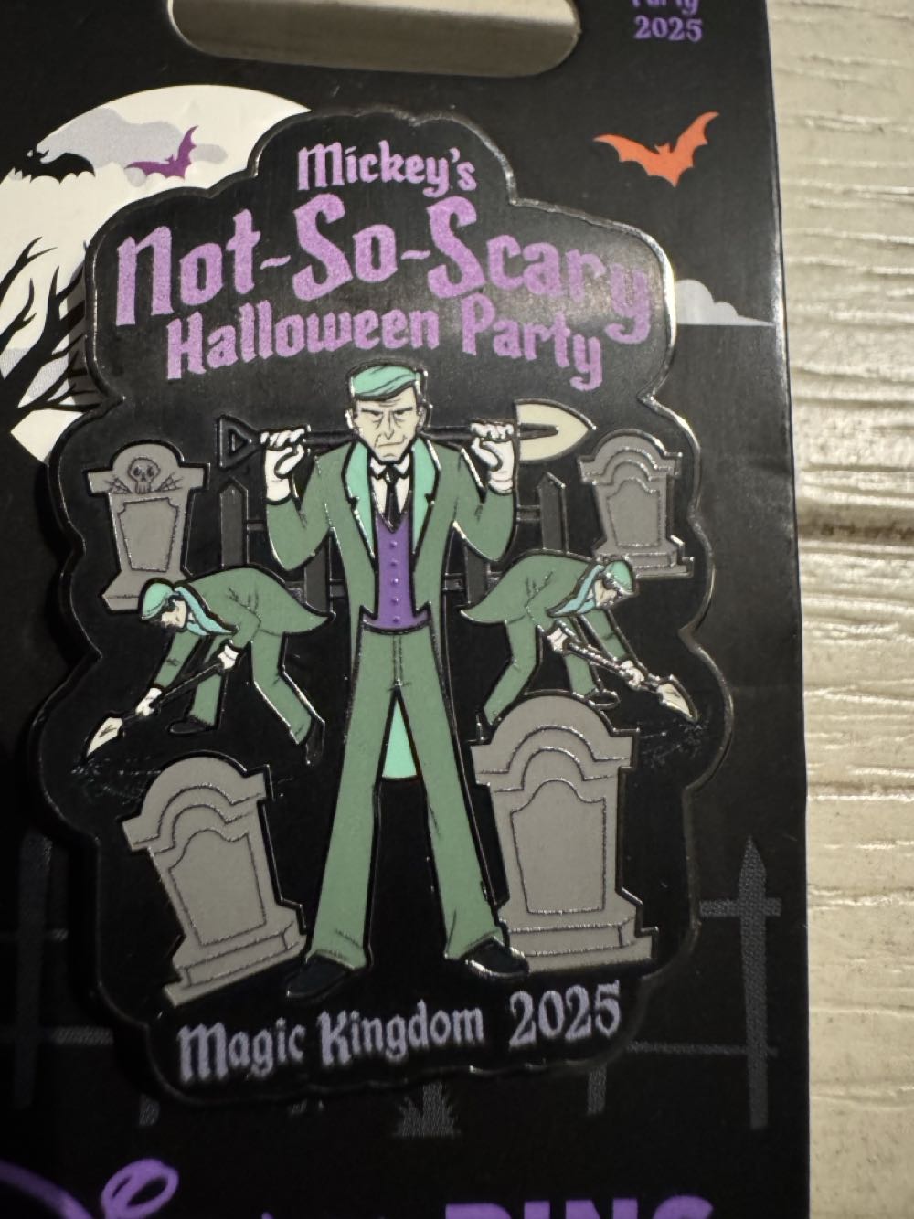 Grave Digger Mickey’s Halloween Party Exclusive  pin collectible [Barcode 400992473422] - Main Image 2