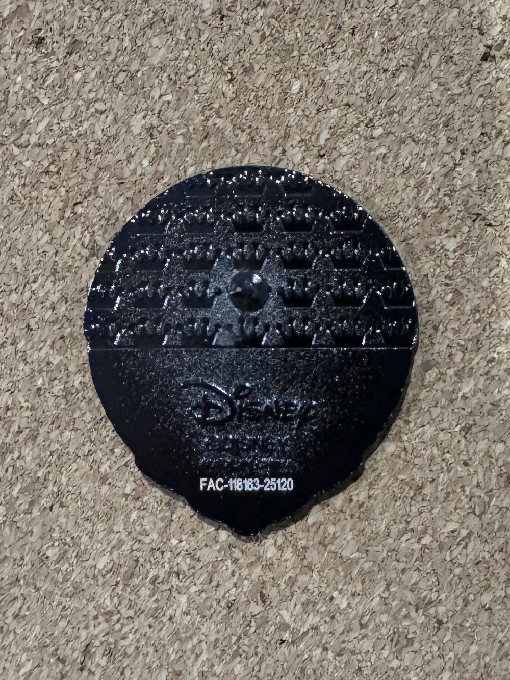 LFLY Villains Fan Club - Evil Queen (MISPRINT) - Disney Loungefly pin collectible - Main Image 2