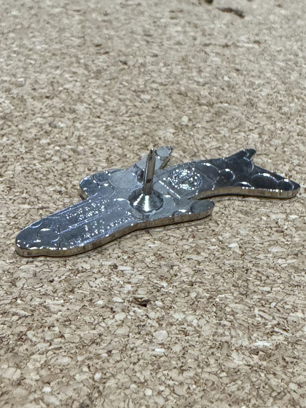 Plane 2022 - Minnie Mouse - Hidden Mickey pin collectible - Main Image 3