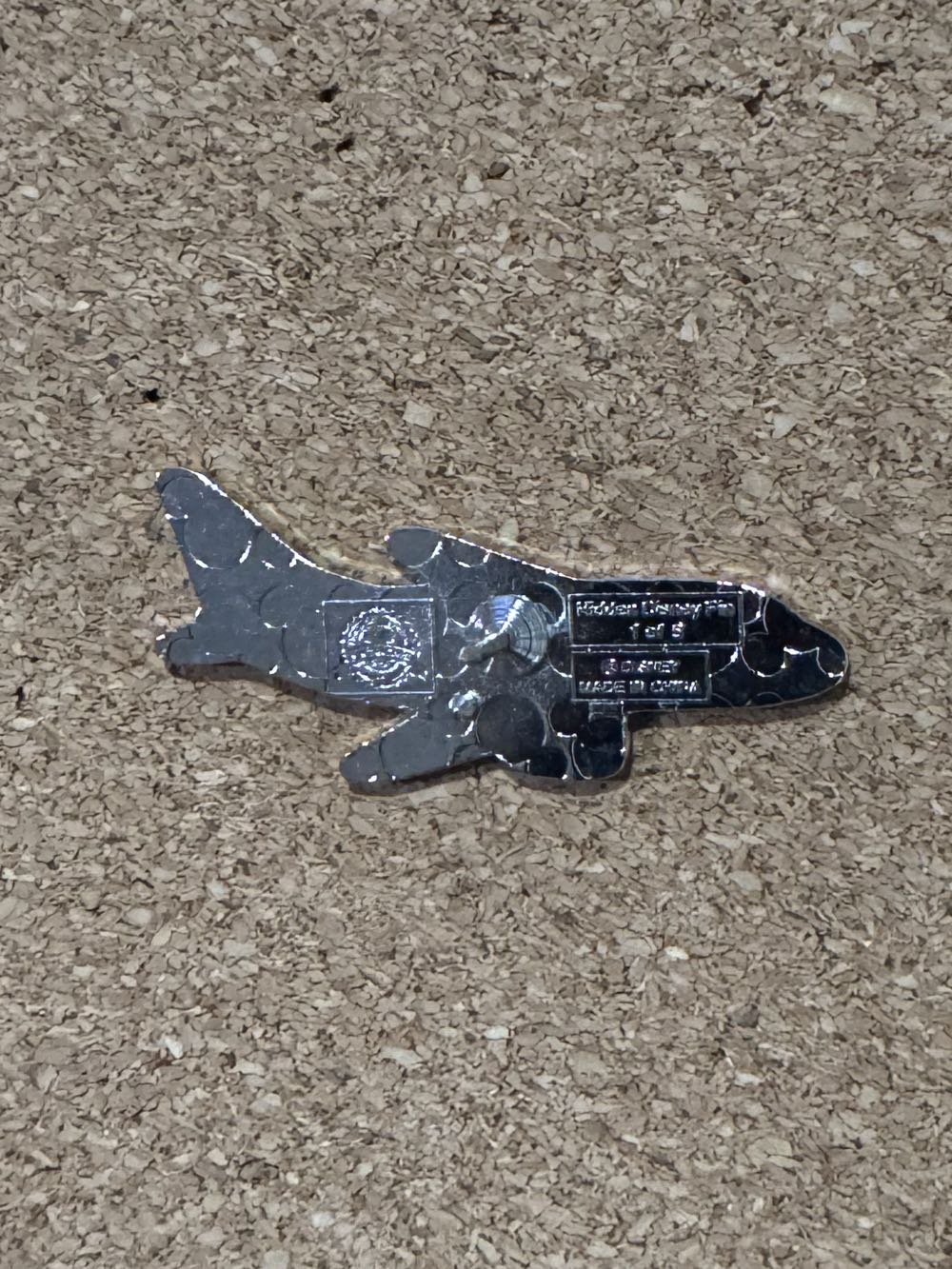 Plane 2022 - Tinker Bell - Hidden Mickey pin collectible - Main Image 2